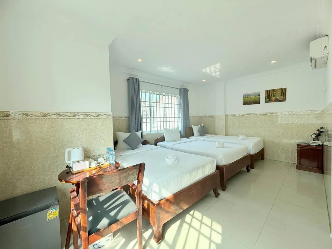 Photo of the whole room, Bed in White Corner Hotel