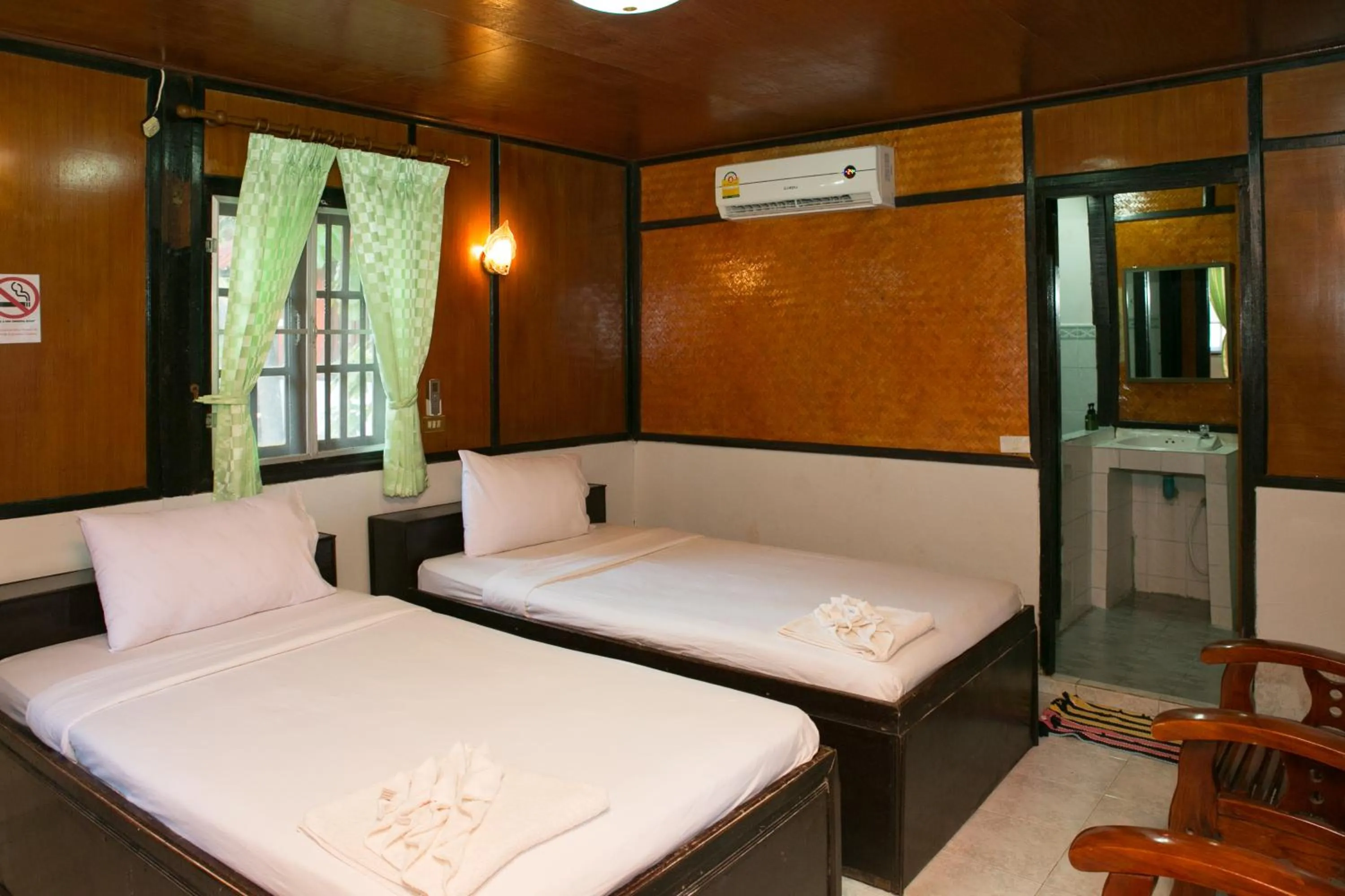 Bed in Haadrin Resort