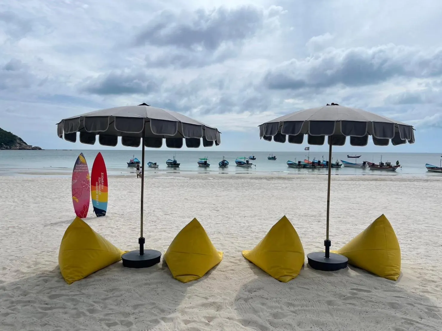 Beach in Haadrin Resort