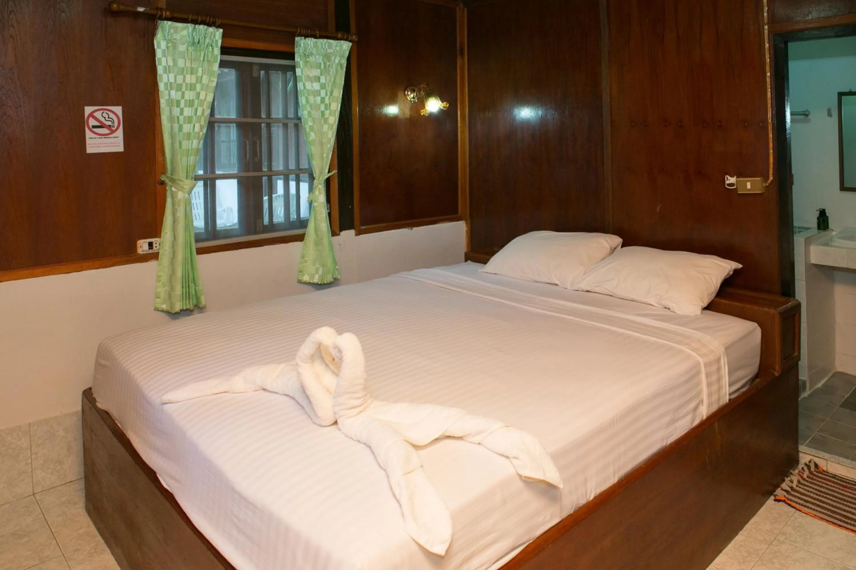 Bed in Haadrin Resort