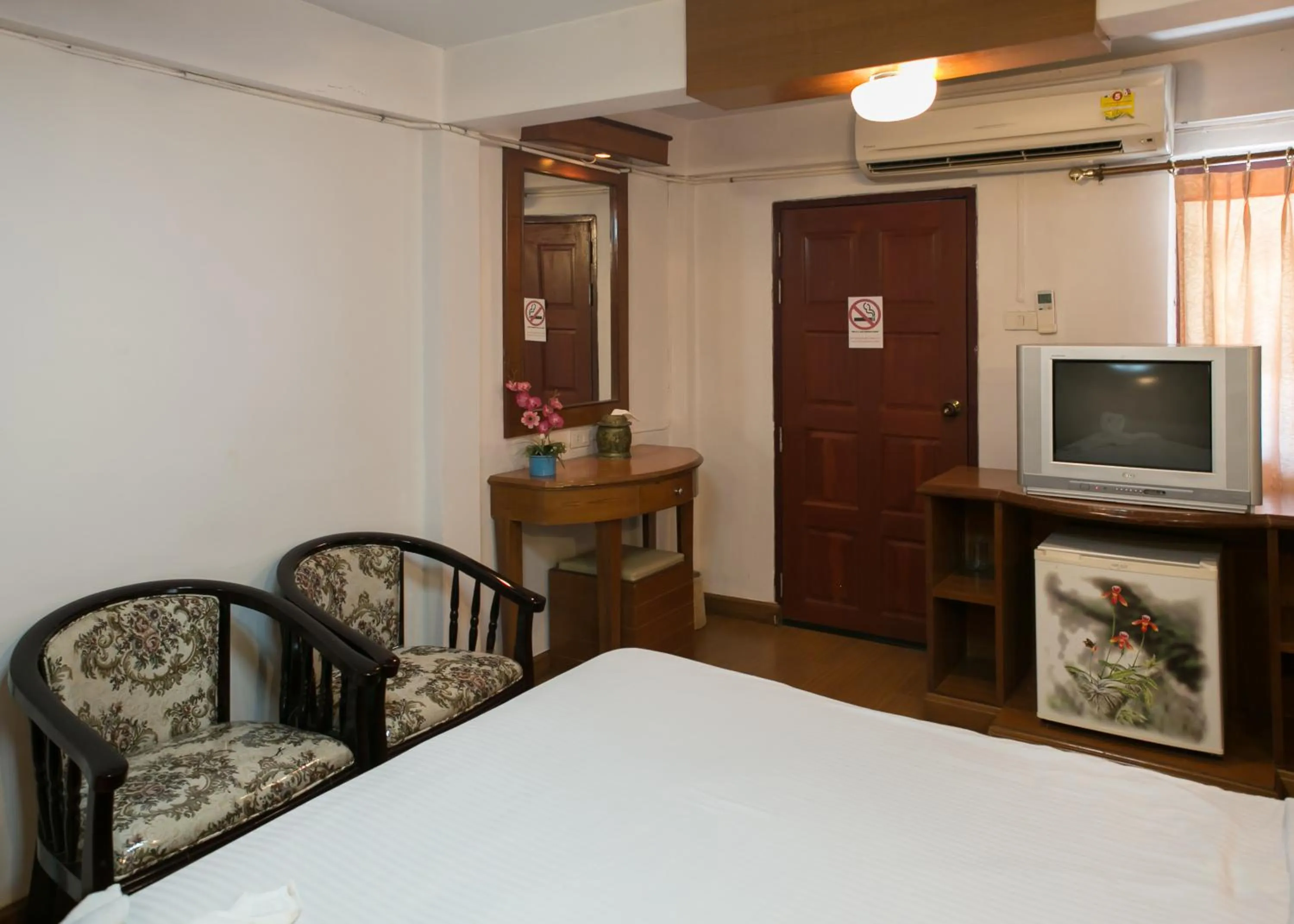 Bed in Haadrin Resort