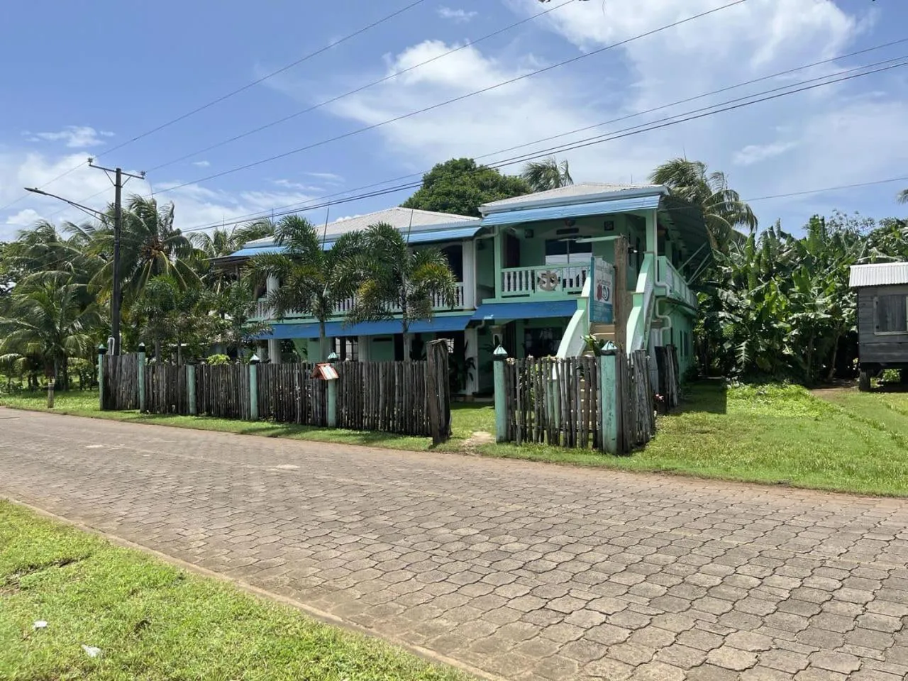 Property building in Hospedaje Rosa Del Mar & Sweets Cafe