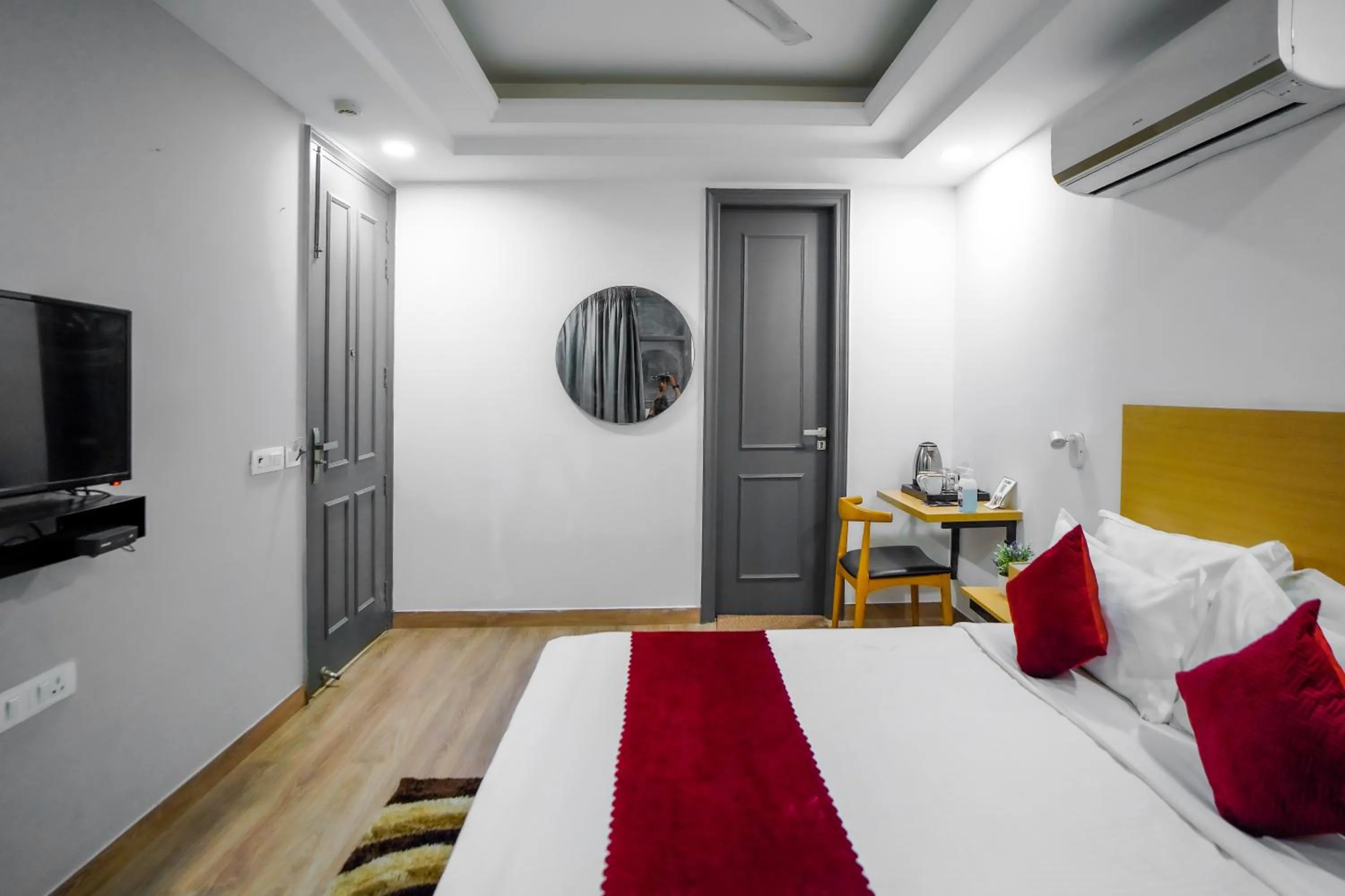 Communal lounge/ TV room, Bed in Saltstayz Express - Golf Course Road & DLF Phase-1