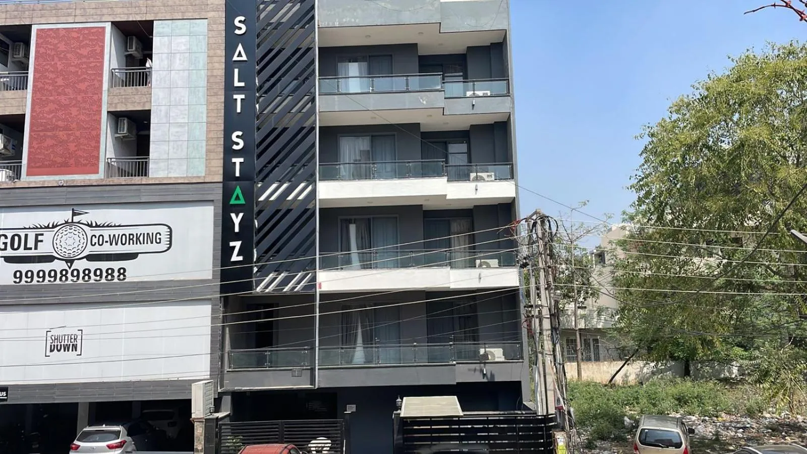 Property building in Saltstayz Express - Golf Course Road & DLF Phase-1