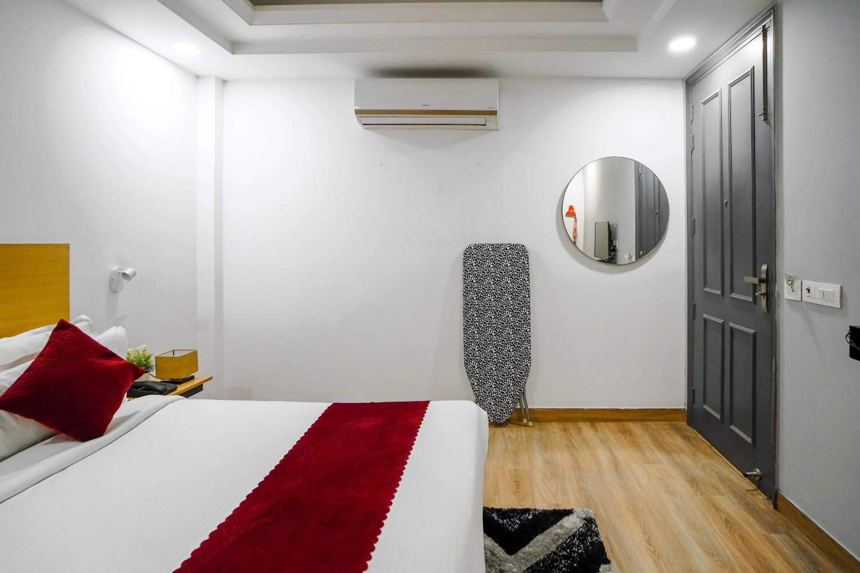 Bed in Saltstayz Express - Golf Course Road & DLF Phase-1