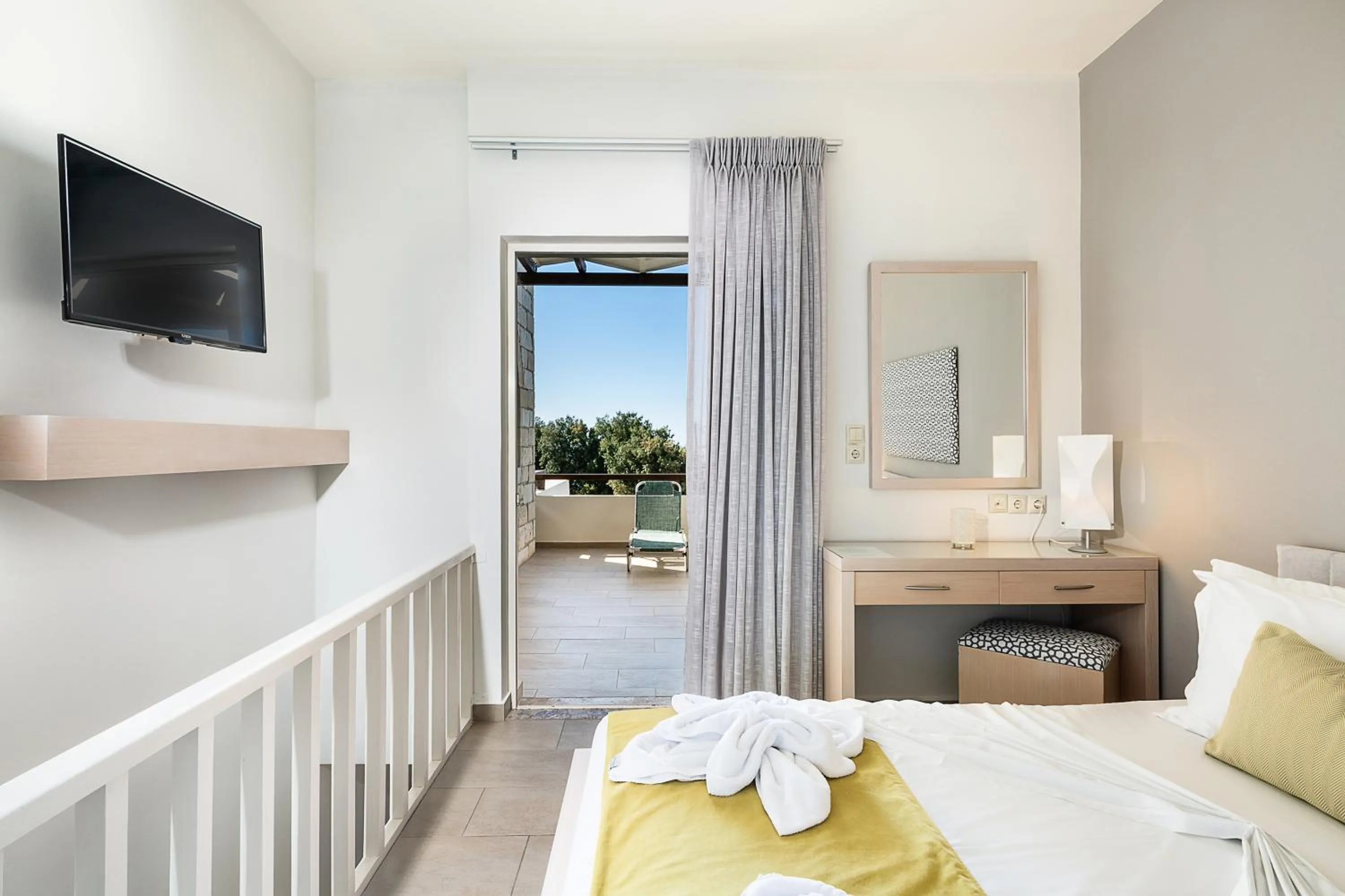 Bedroom, Bed in Kavos Hotel & Suites