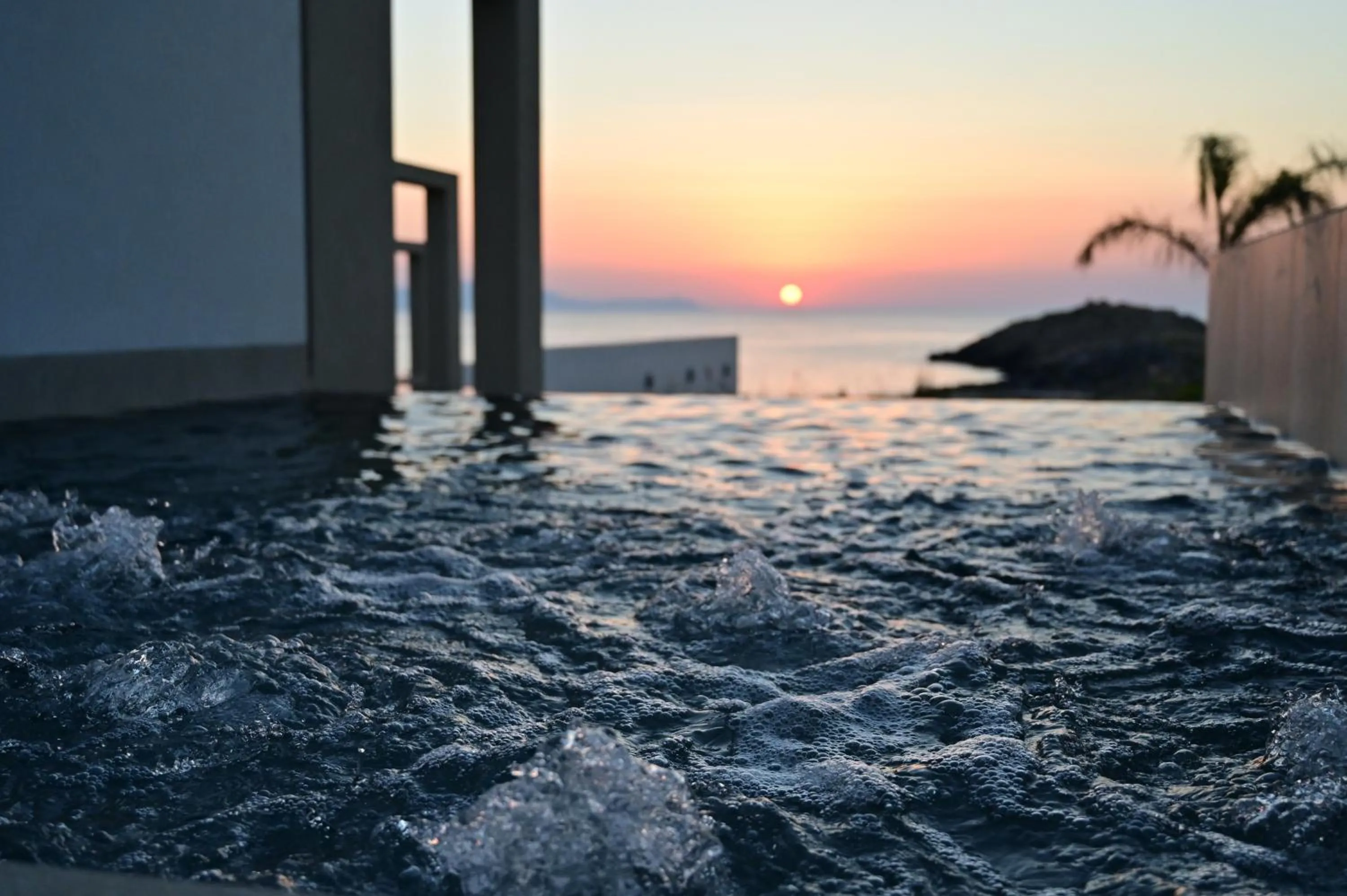 Kavos Hotel & Suites