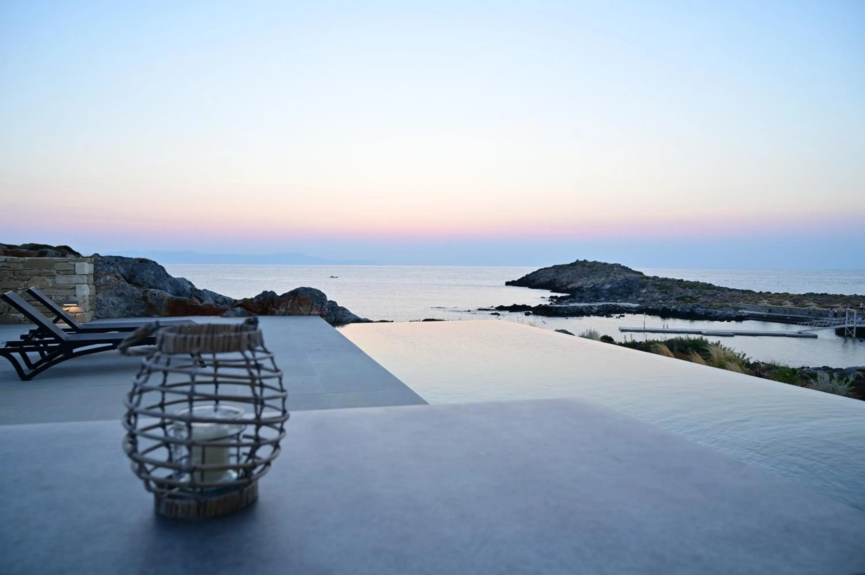 Kavos Hotel & Suites