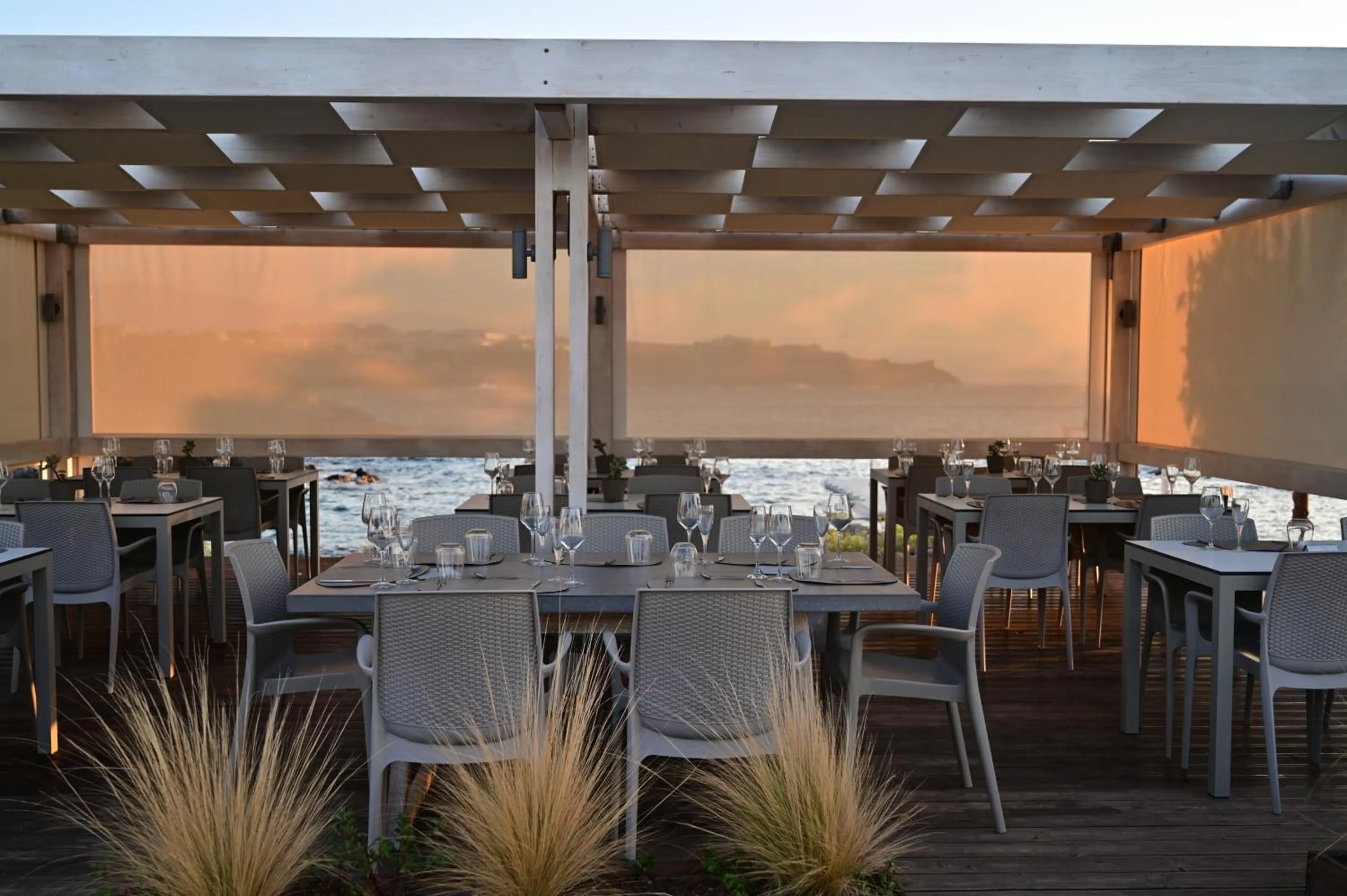 Restaurant/places to eat in Kavos Hotel & Suites