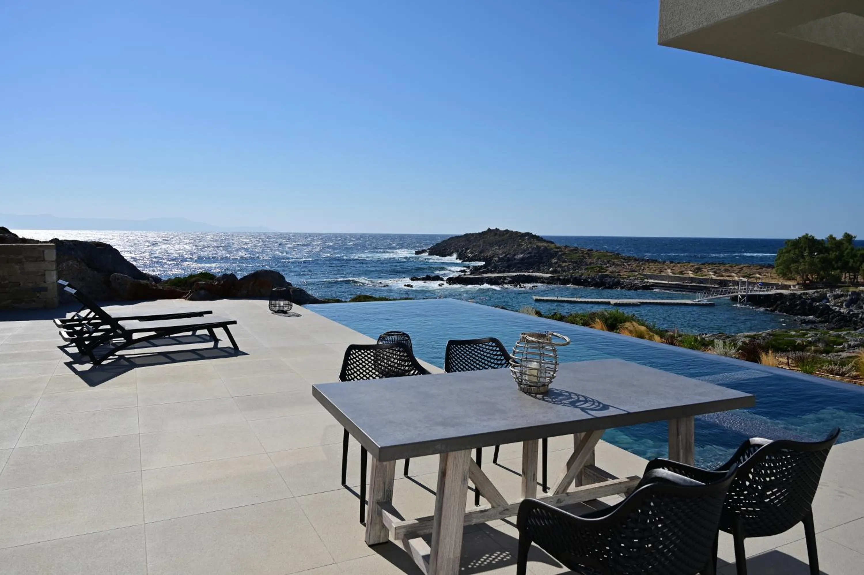 Kavos Hotel & Suites