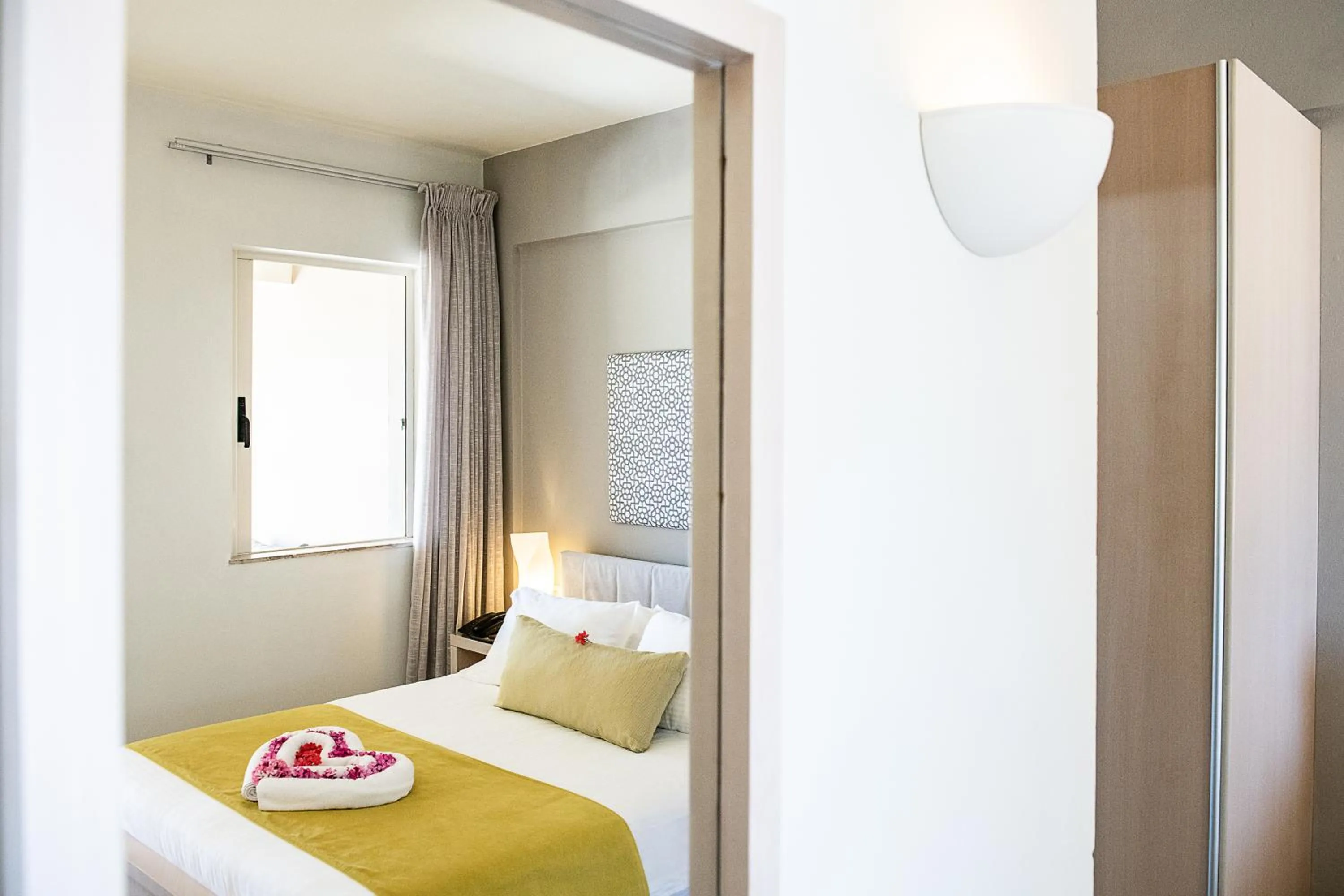 Bedroom, Bed in Kavos Hotel & Suites