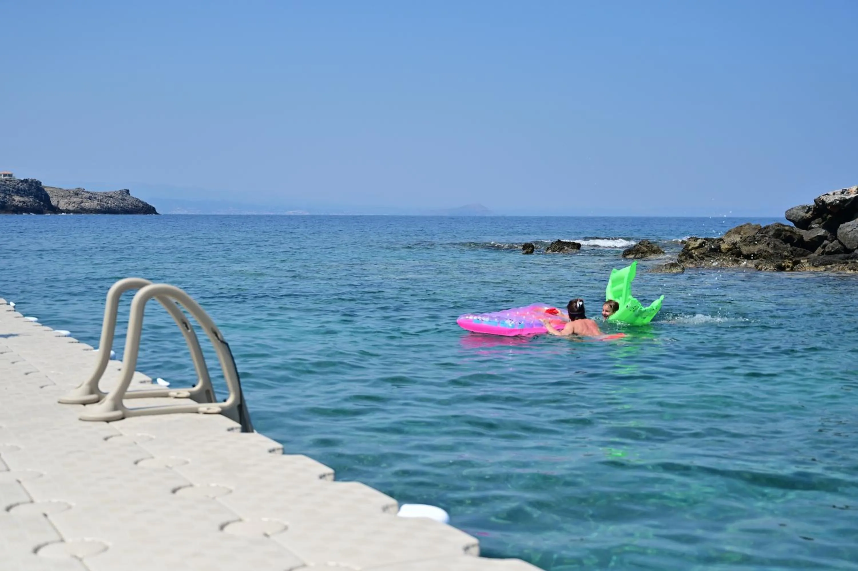 Kavos Hotel & Suites