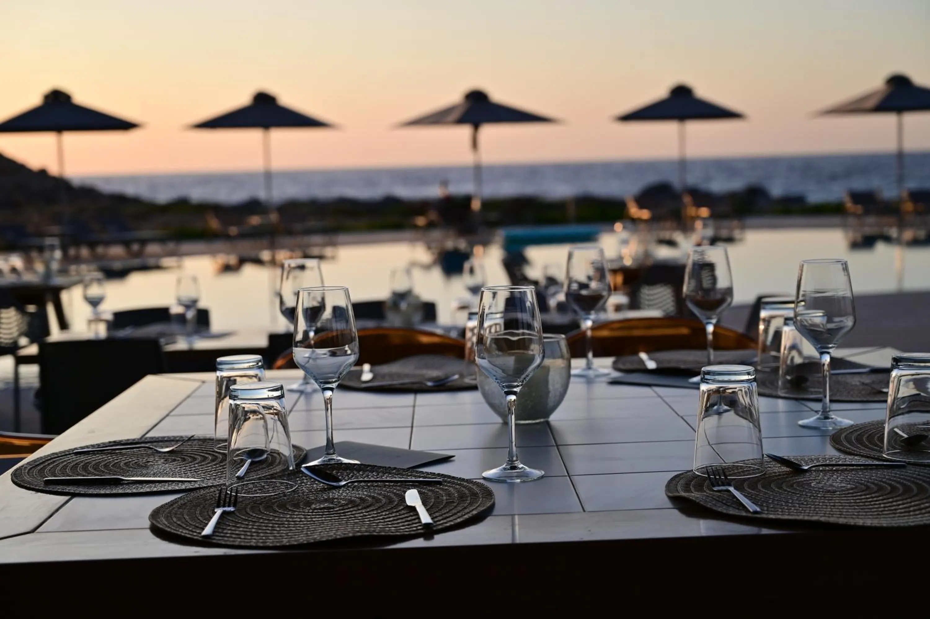 Restaurant/places to eat in Kavos Hotel & Suites