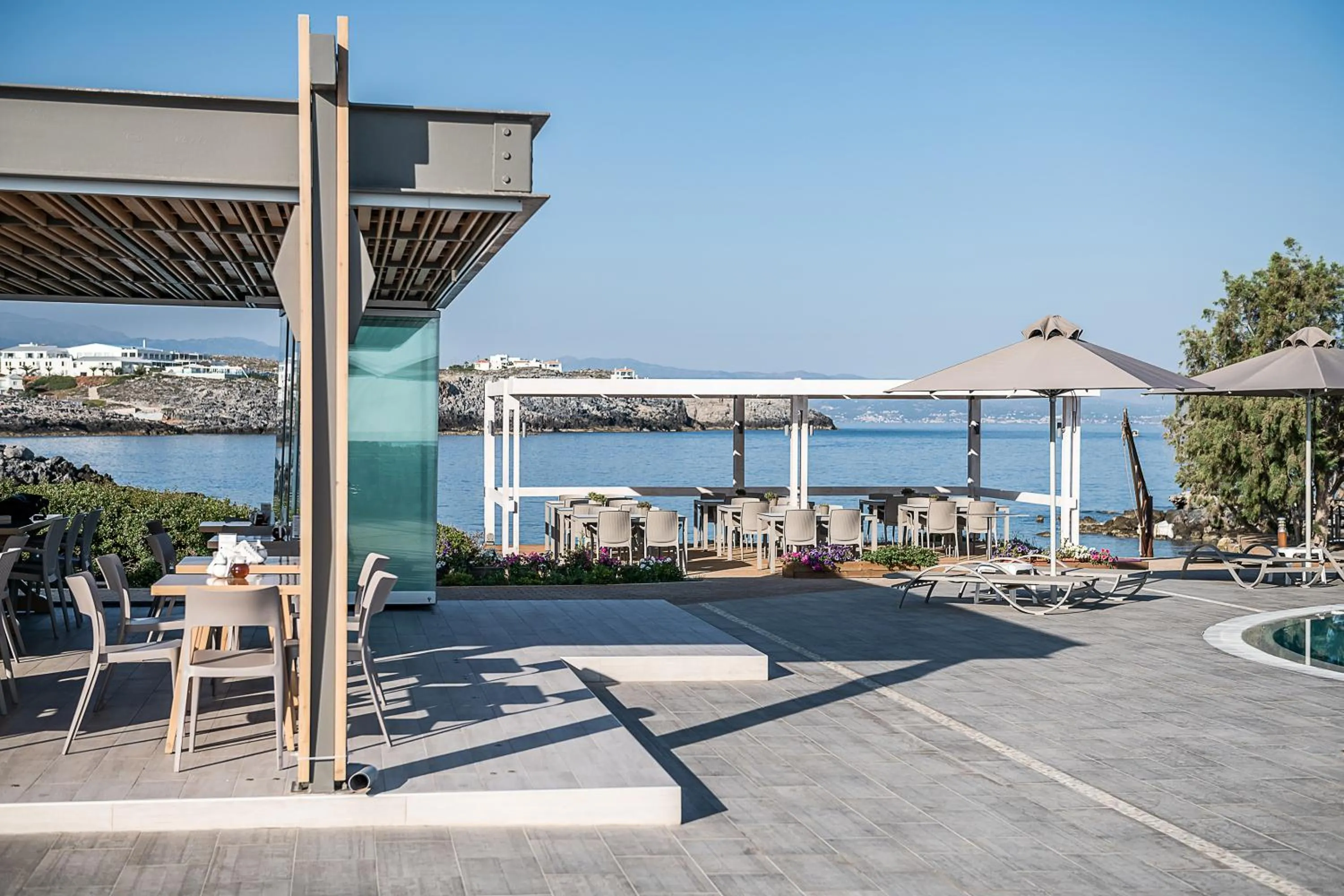 Restaurant/places to eat in Kavos Hotel & Suites