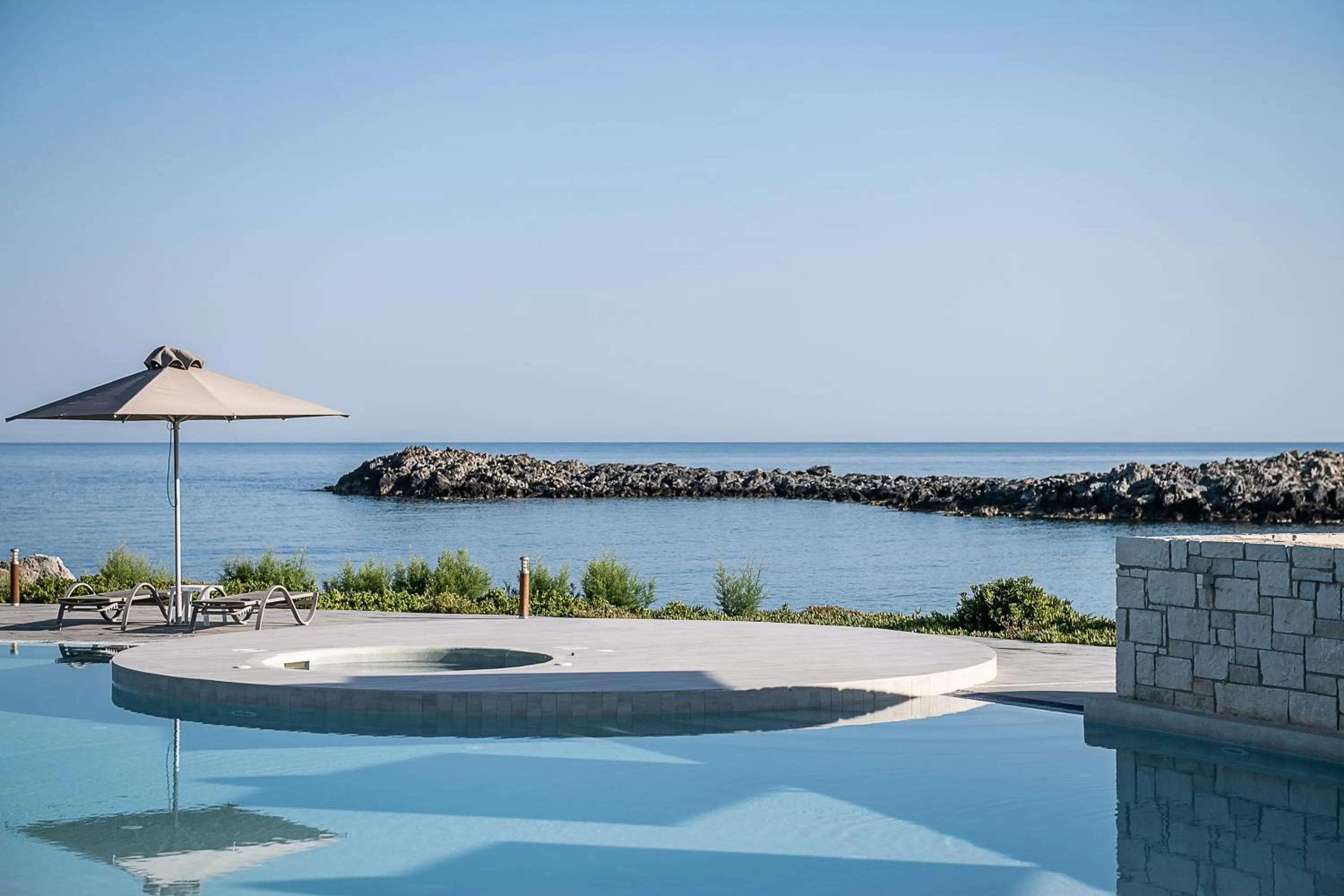 Swimming pool in Kavos Hotel & Suites