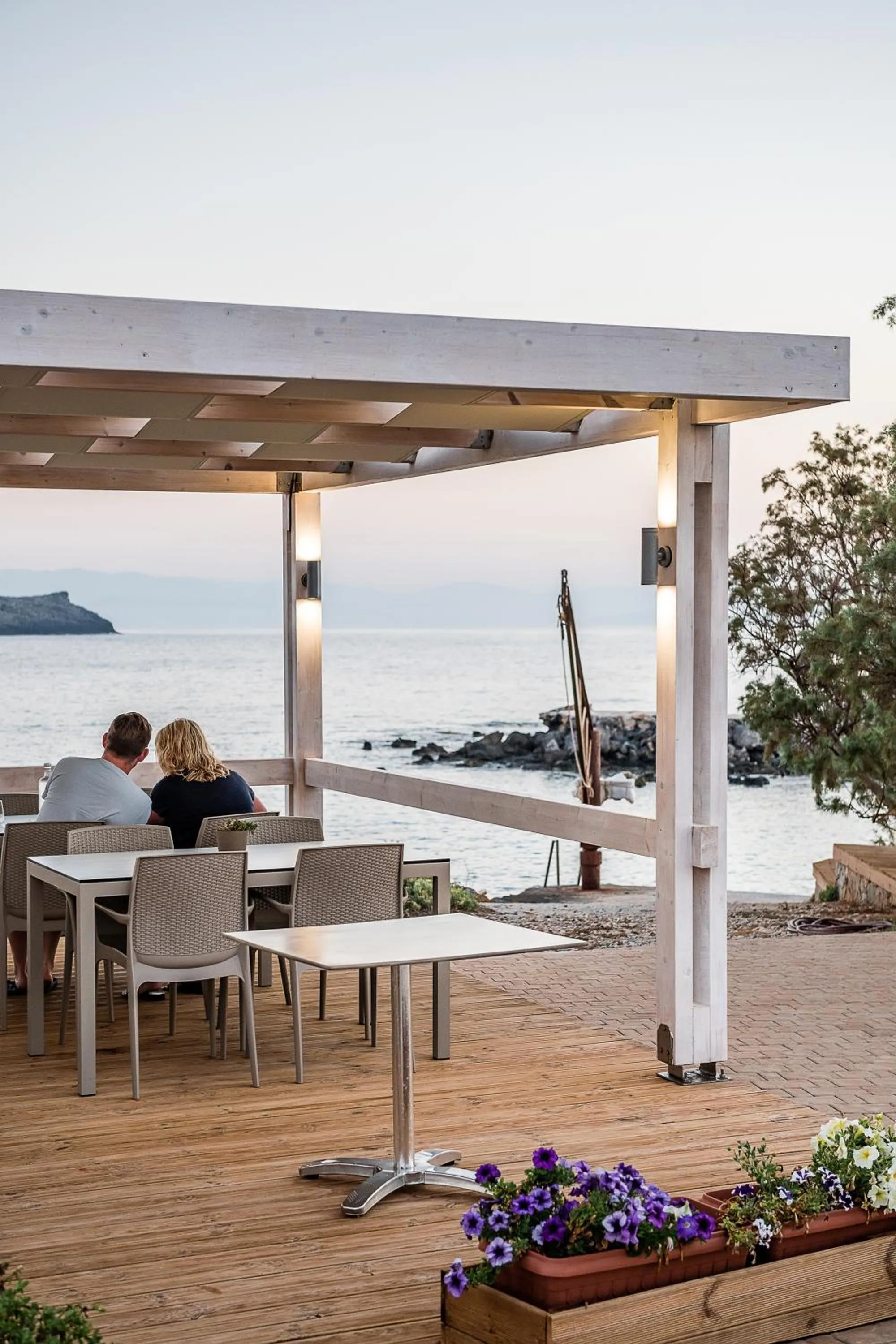 Restaurant/places to eat in Kavos Hotel & Suites