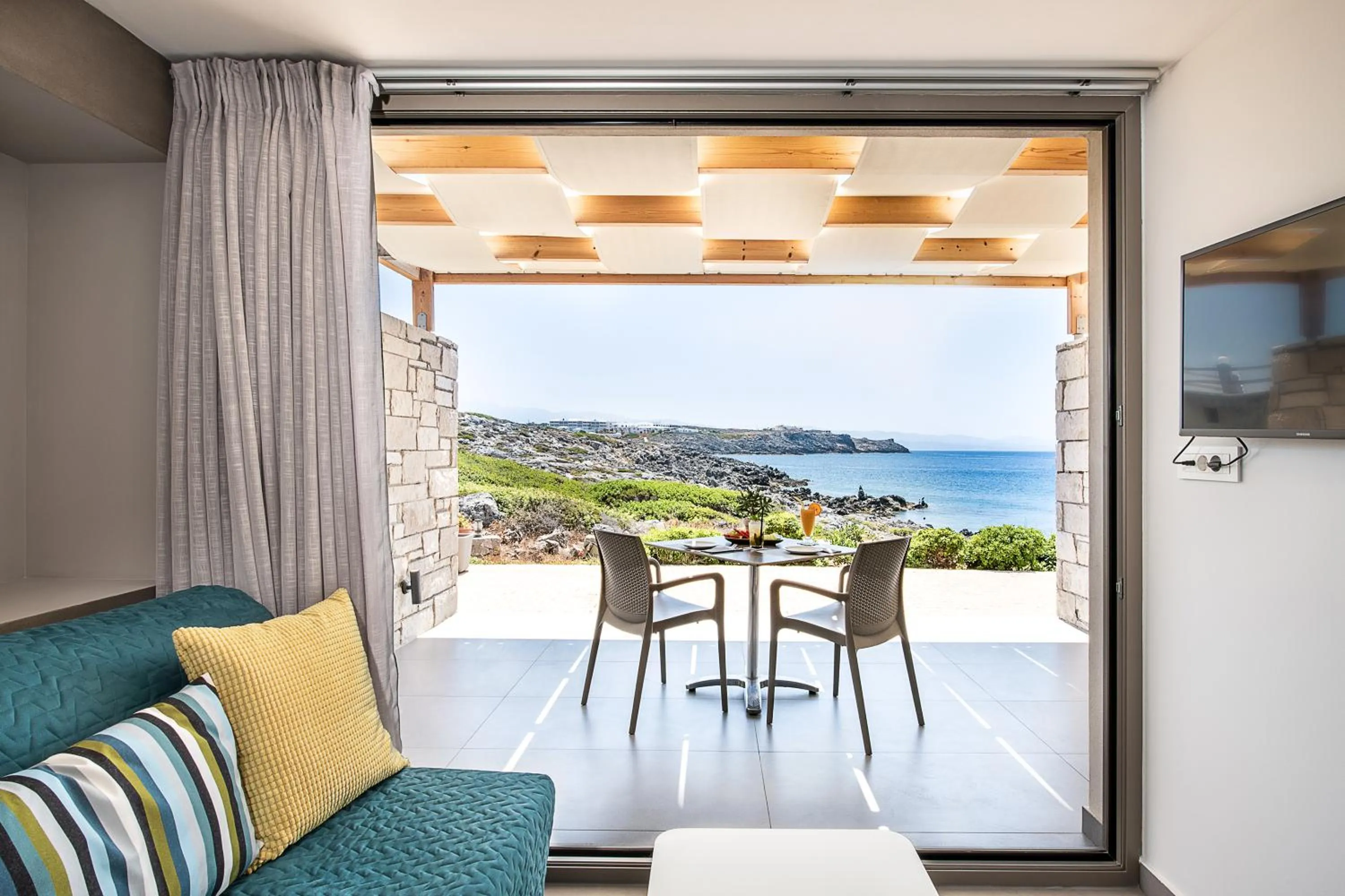 TV and multimedia in Kavos Hotel & Suites