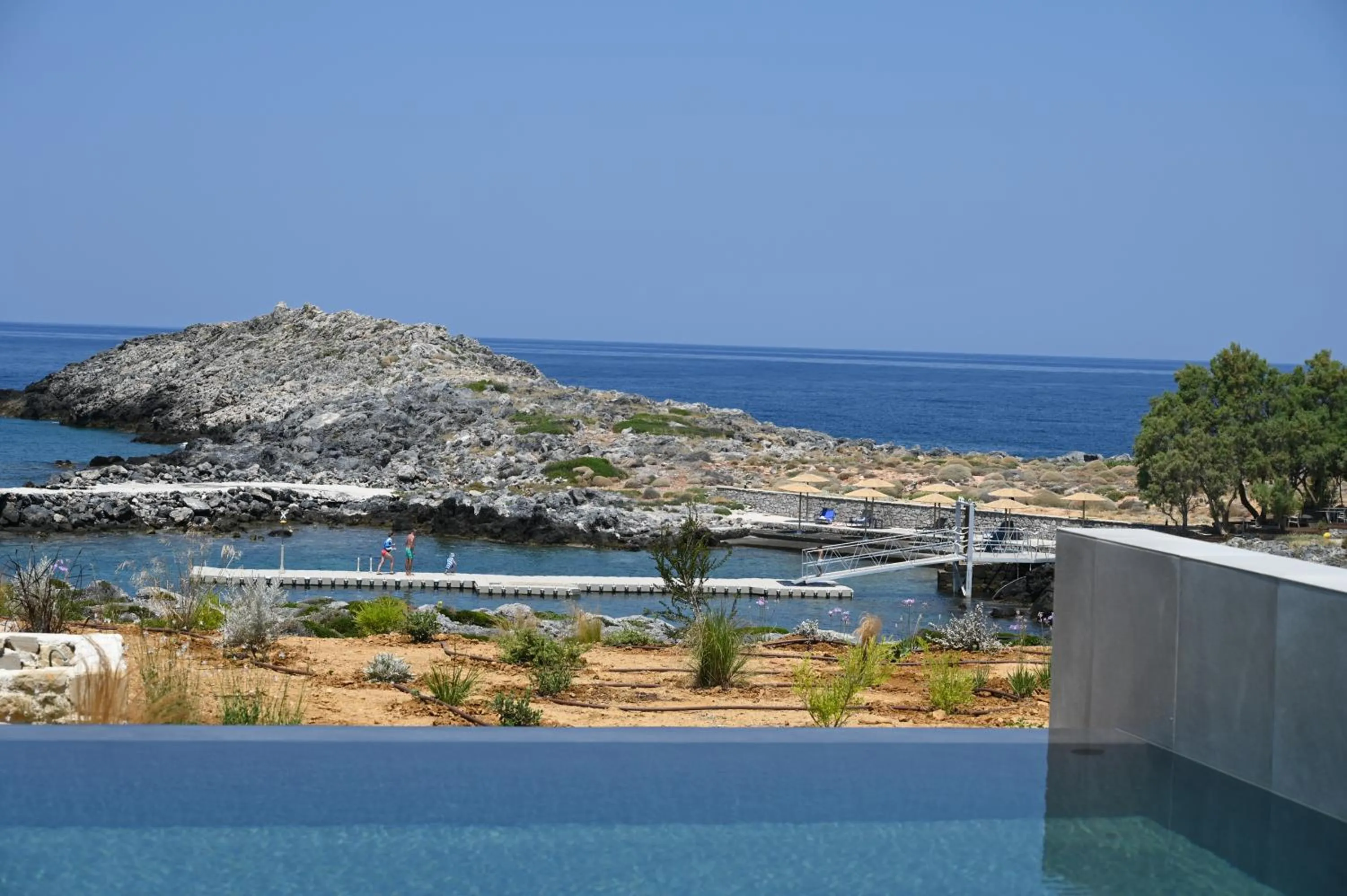 Kavos Hotel & Suites