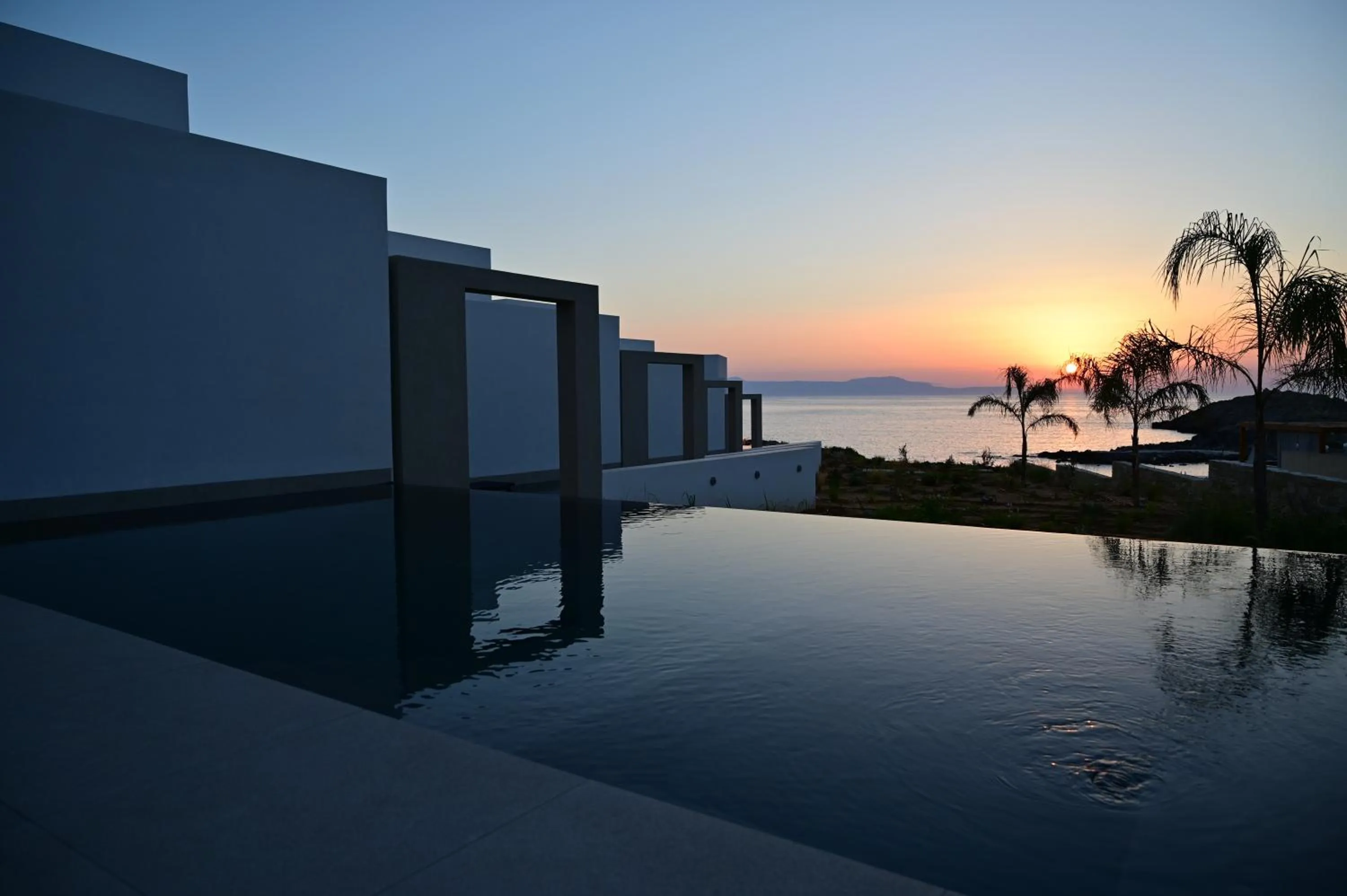 Kavos Hotel & Suites