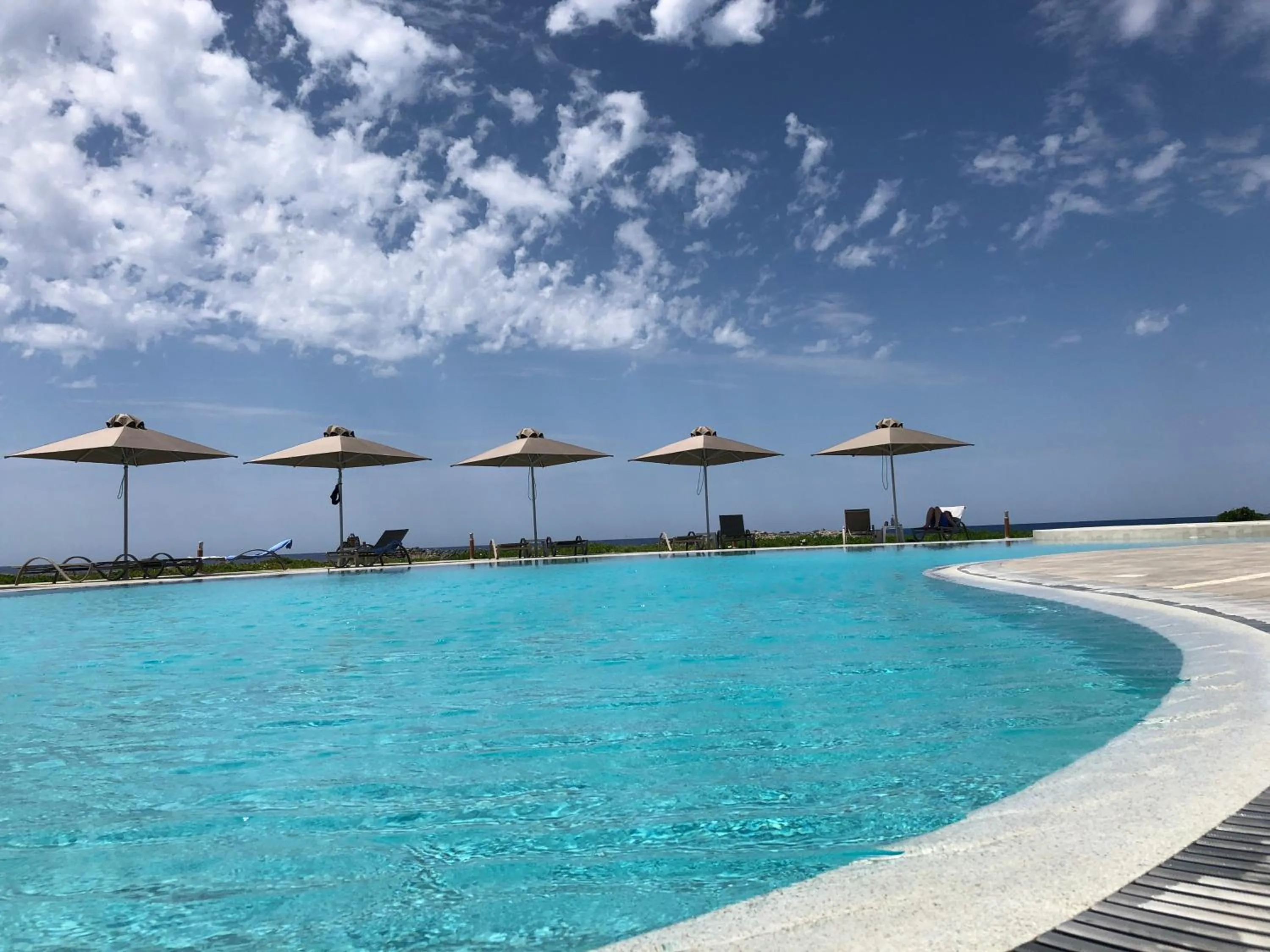 Kavos Hotel & Suites