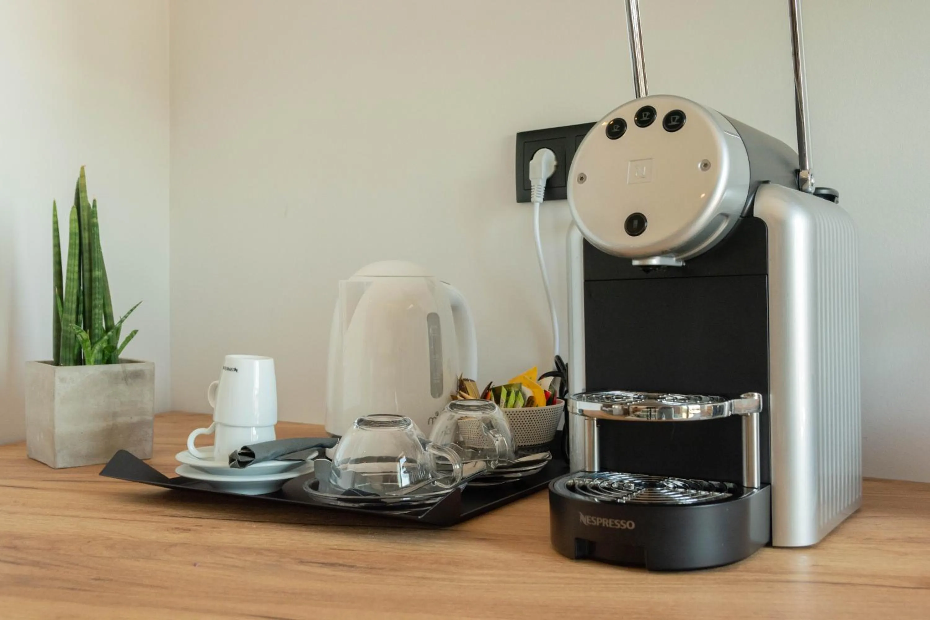 Coffee/tea facilities in Kavos Hotel & Suites