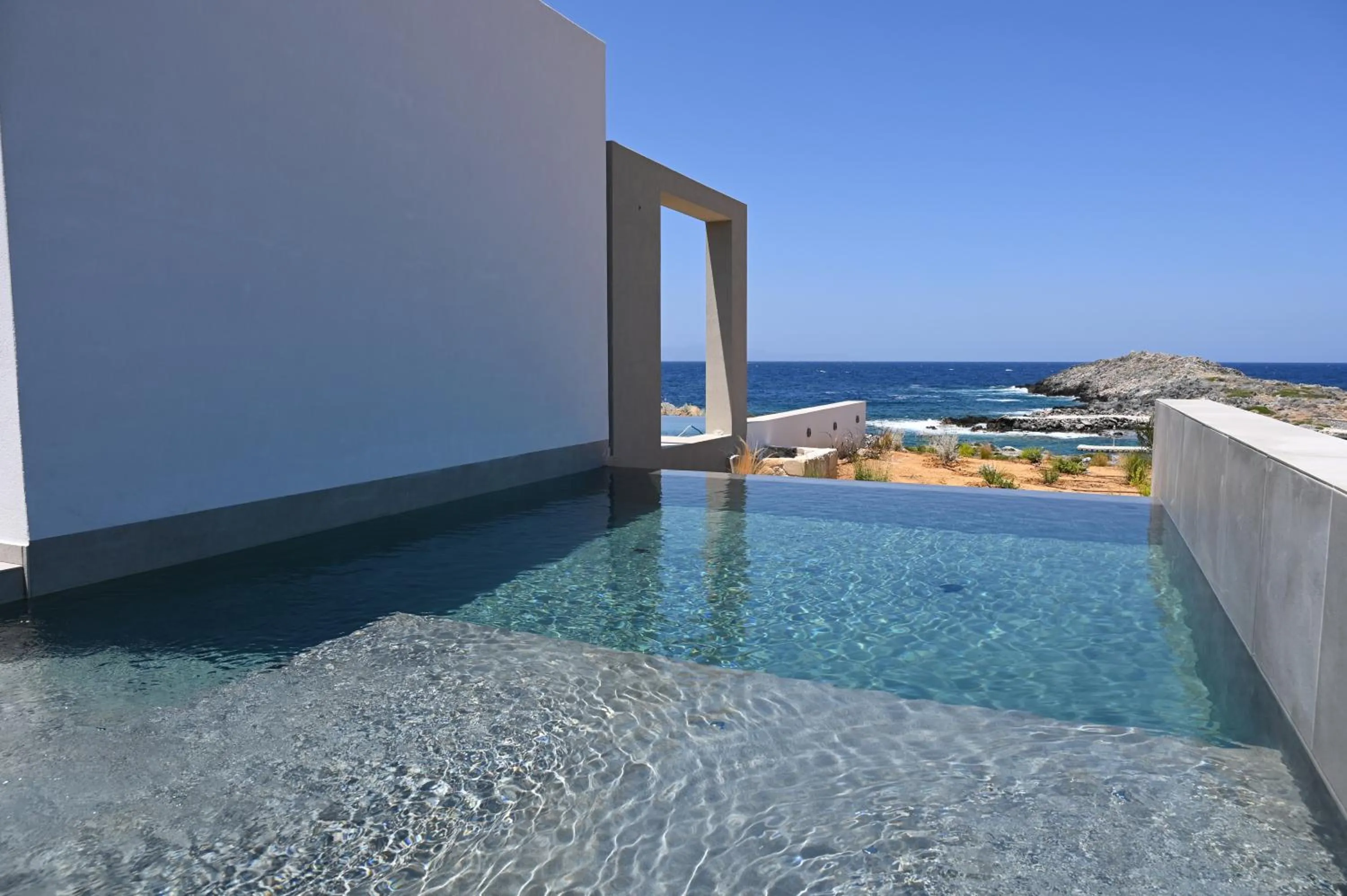 Kavos Hotel & Suites