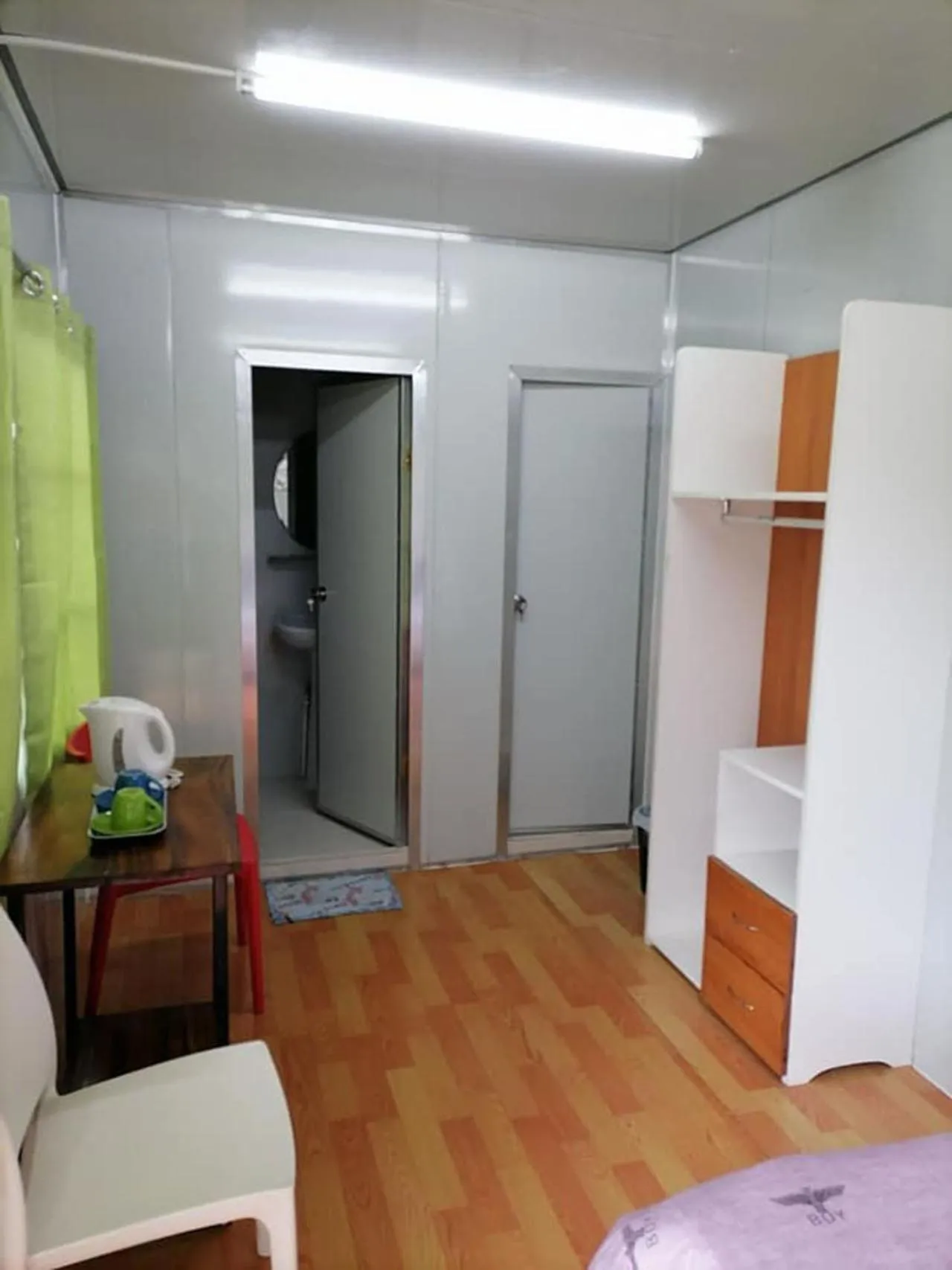 wardrobe, Bed in La Bella Swiss Inn