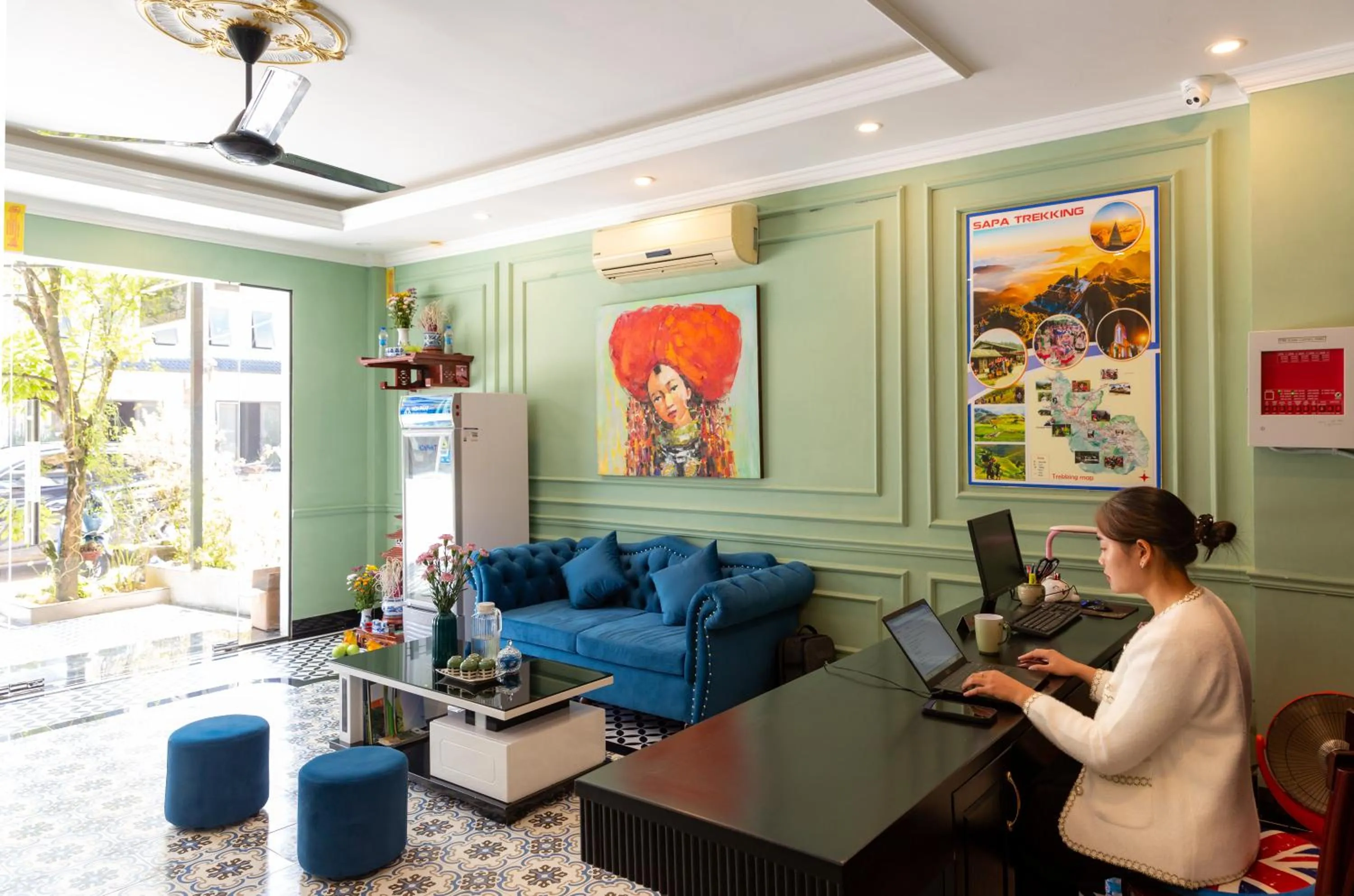 Staff in THE 1903 Sapa