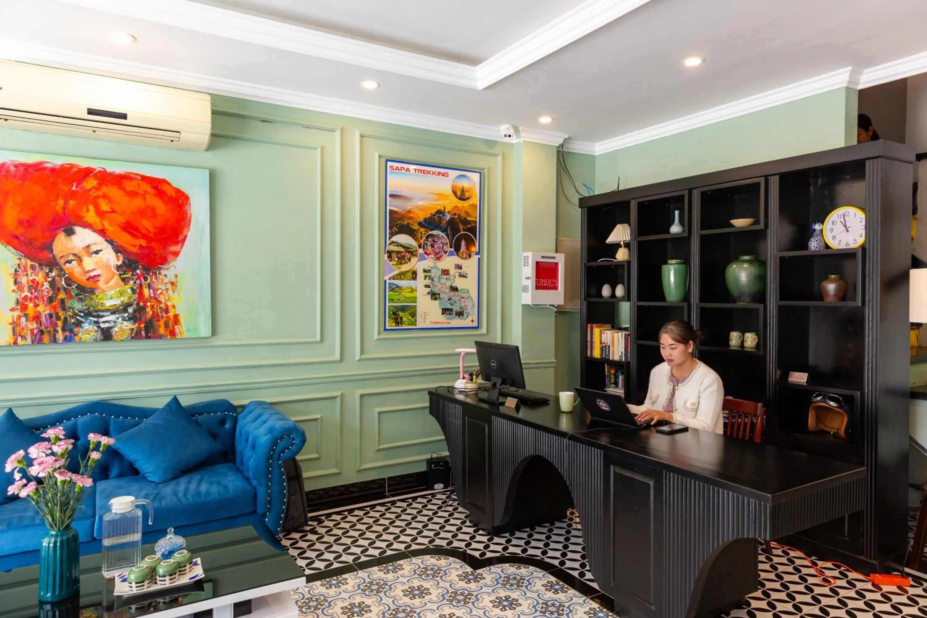 Staff in THE 1903 Sapa