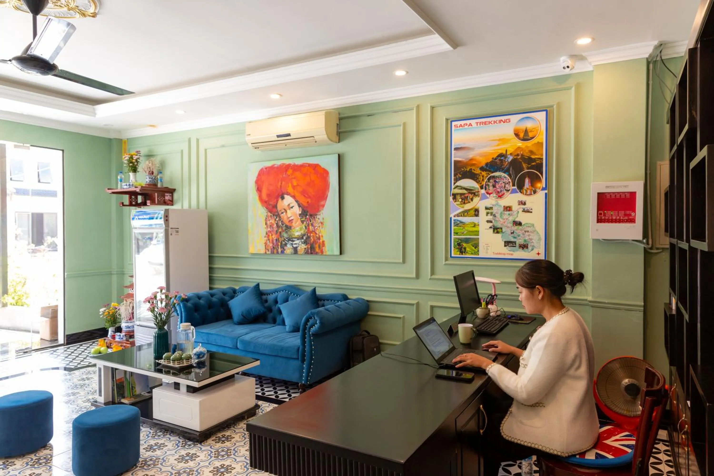 Staff in THE 1903 Sapa