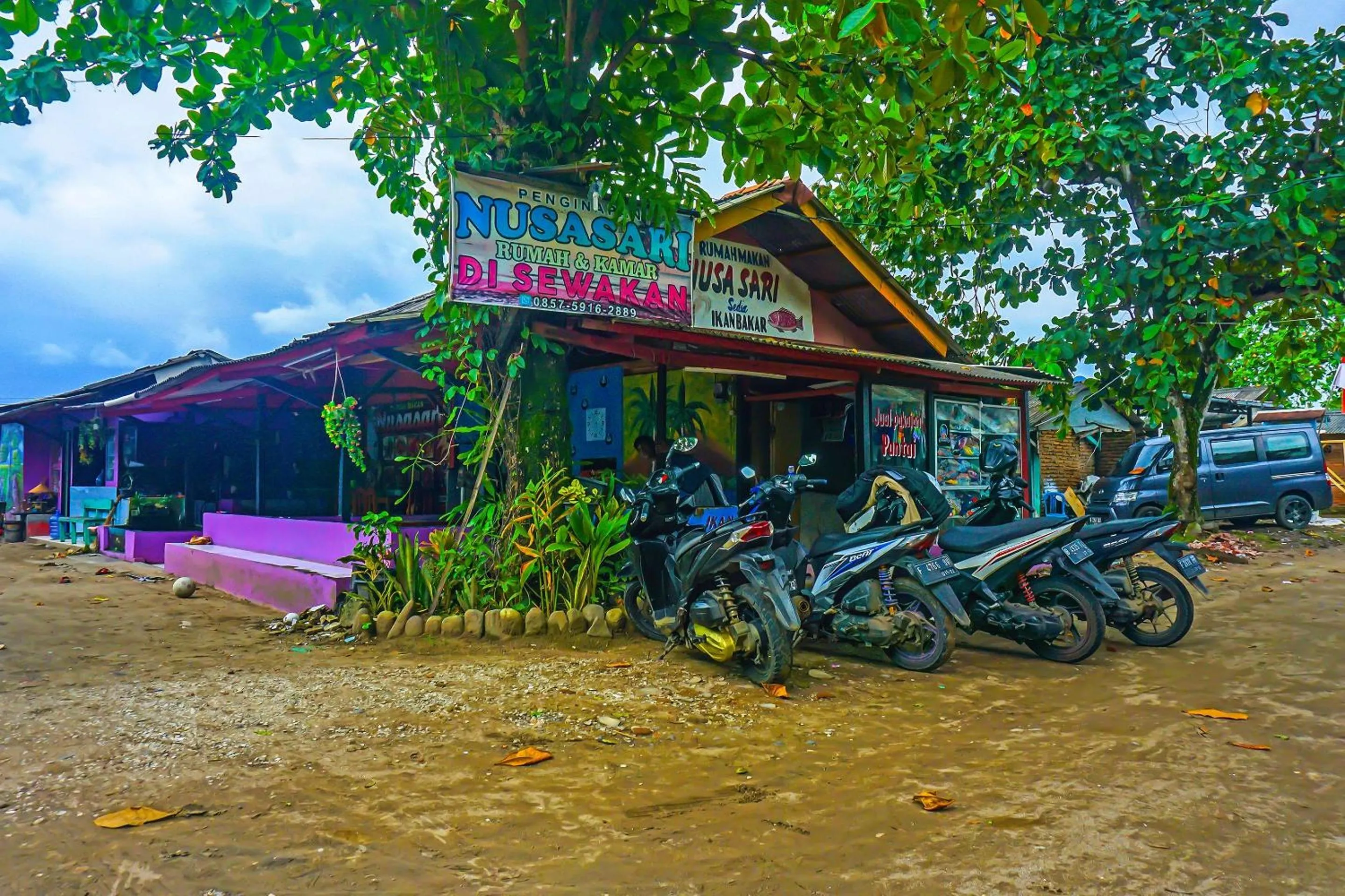 Facade/entrance in Hotel O Nusasari Guest House