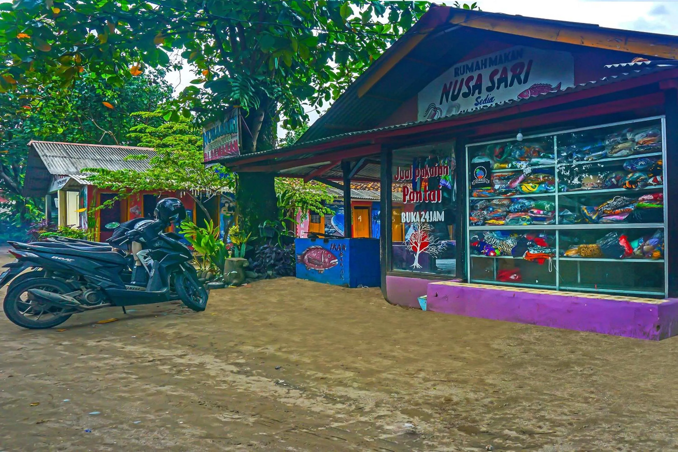 Facade/entrance in Hotel O Nusasari Guest House