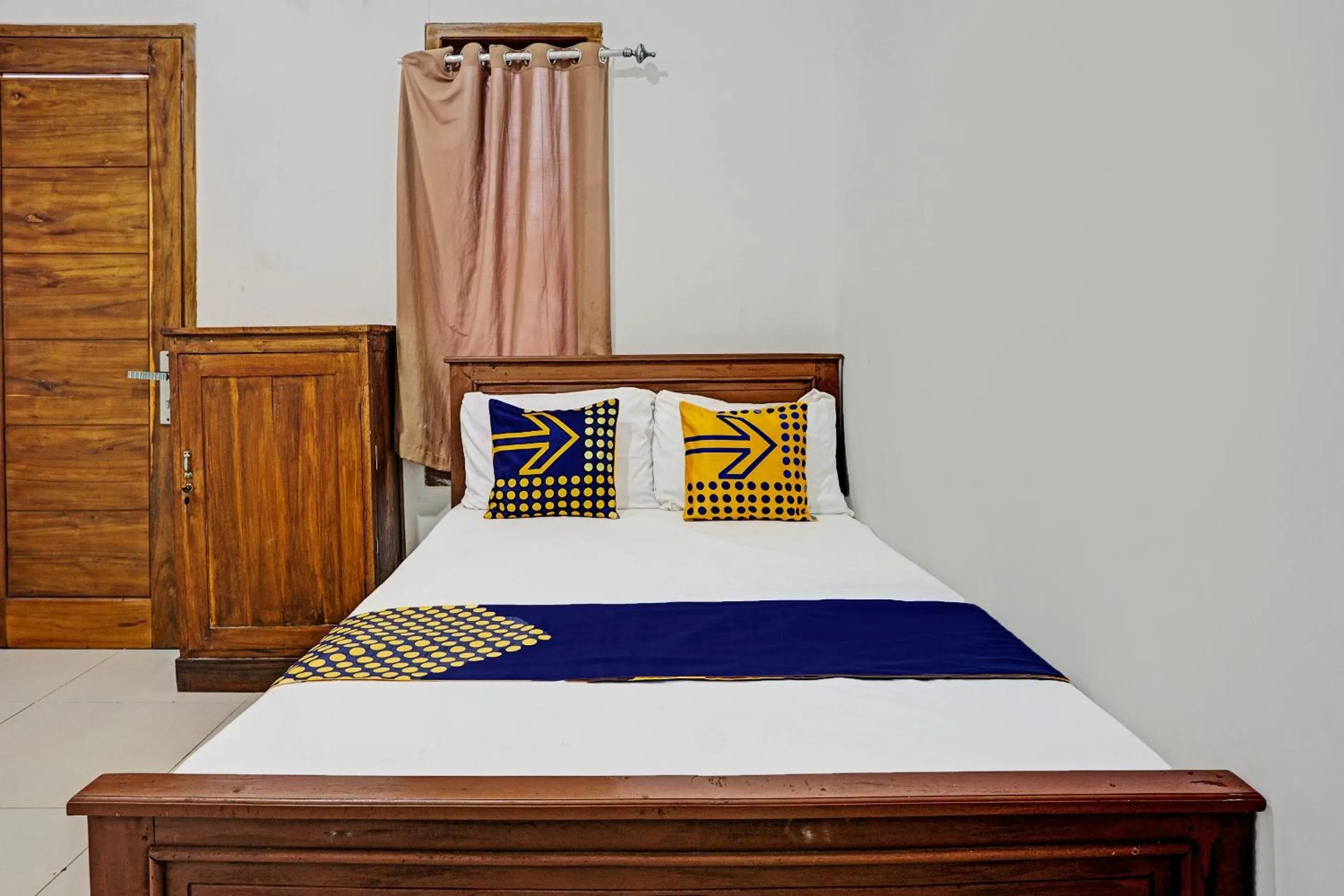 Bedroom, Bed in OYO 92183 Komang Resort Klayar