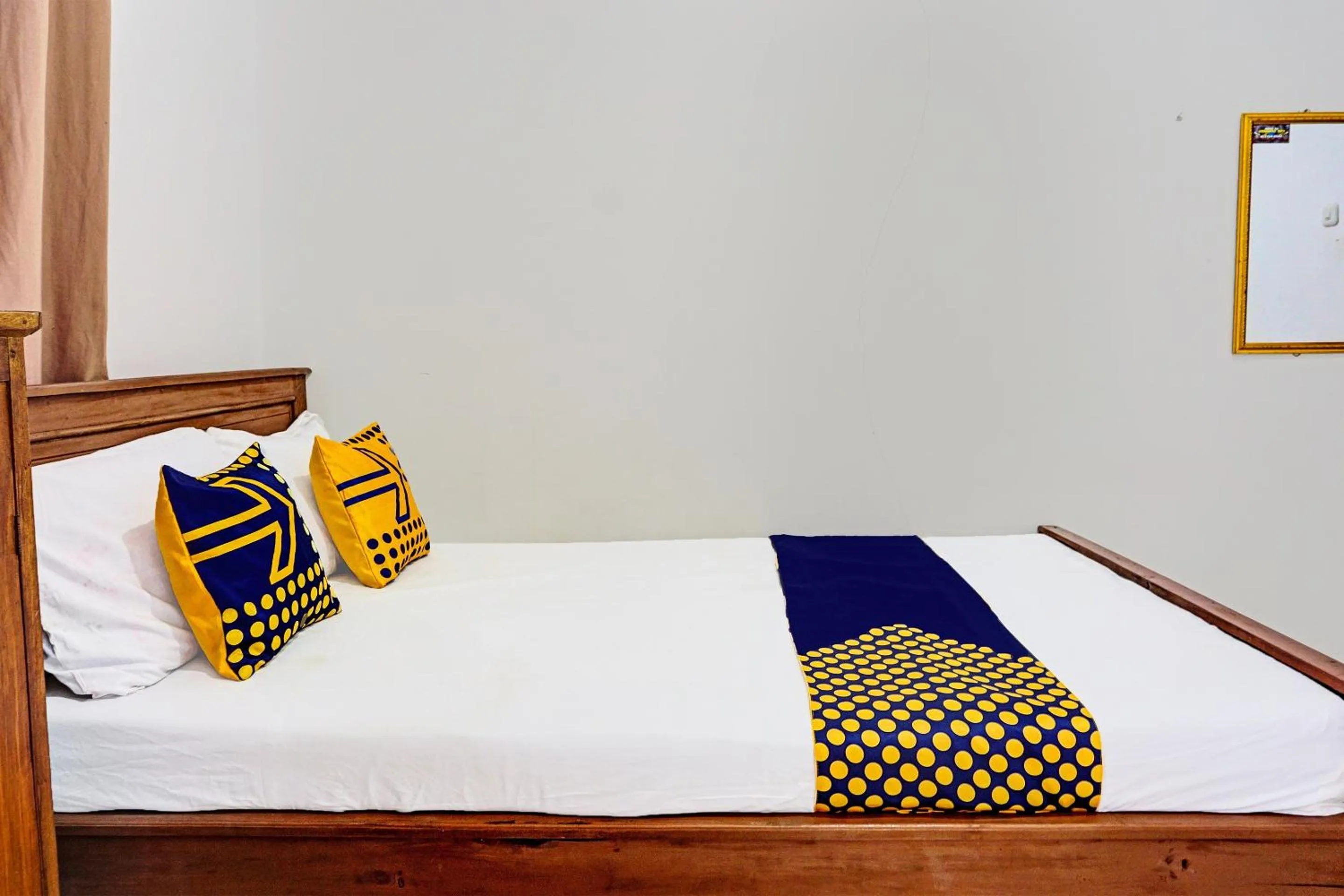 Bedroom, Bed in OYO 92183 Komang Resort Klayar