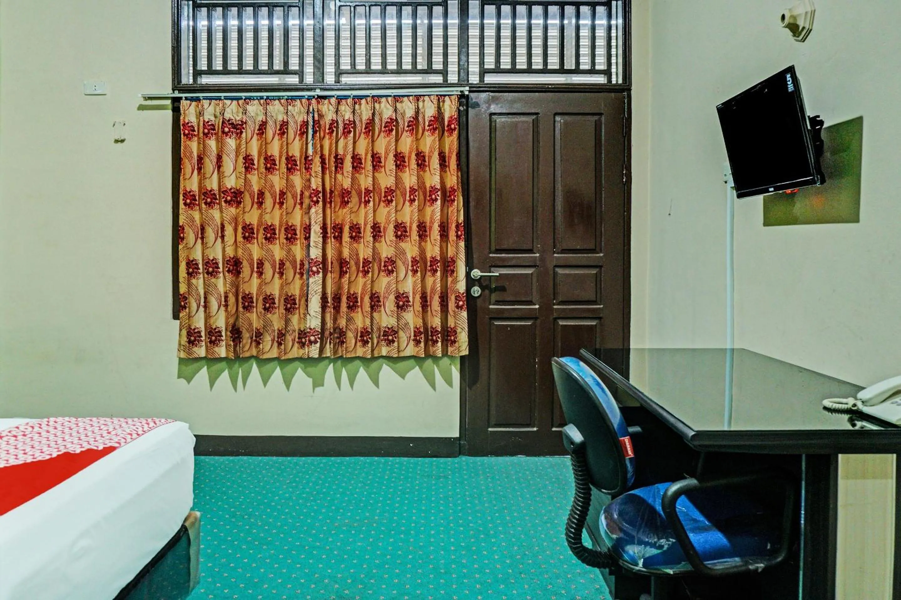 Bedroom, Bed in Hotel O Wisma Inayah Syariah