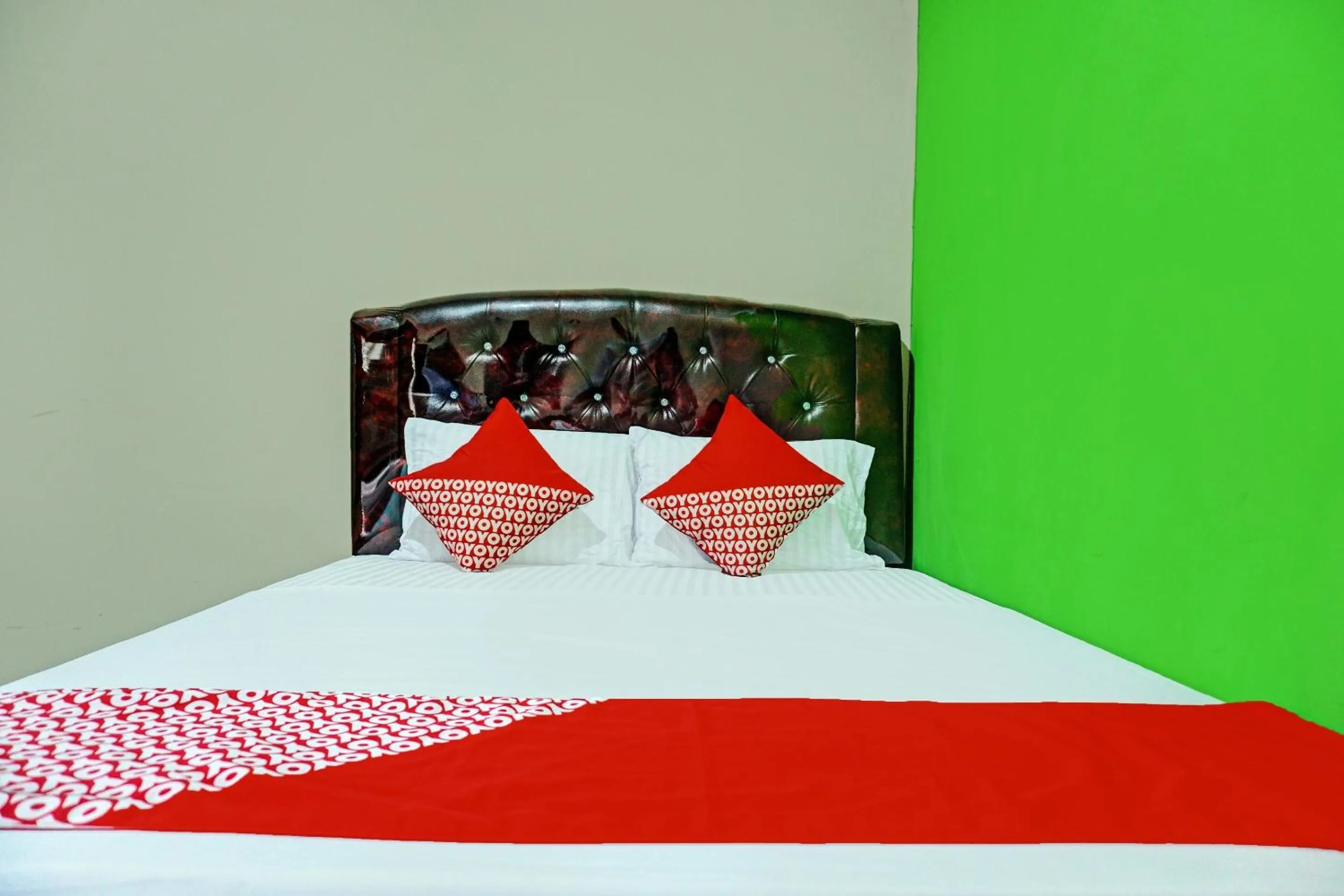 Bedroom, Bed in Hotel O Wisma Inayah Syariah