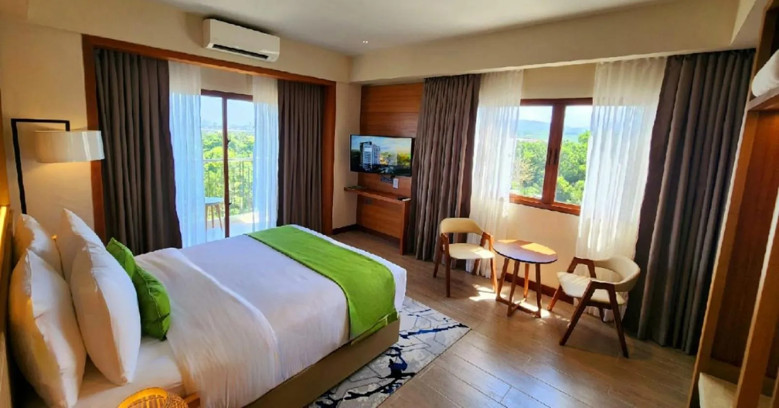 Photo of the whole room, Bed in Cebu One Tectona Resort Hotel