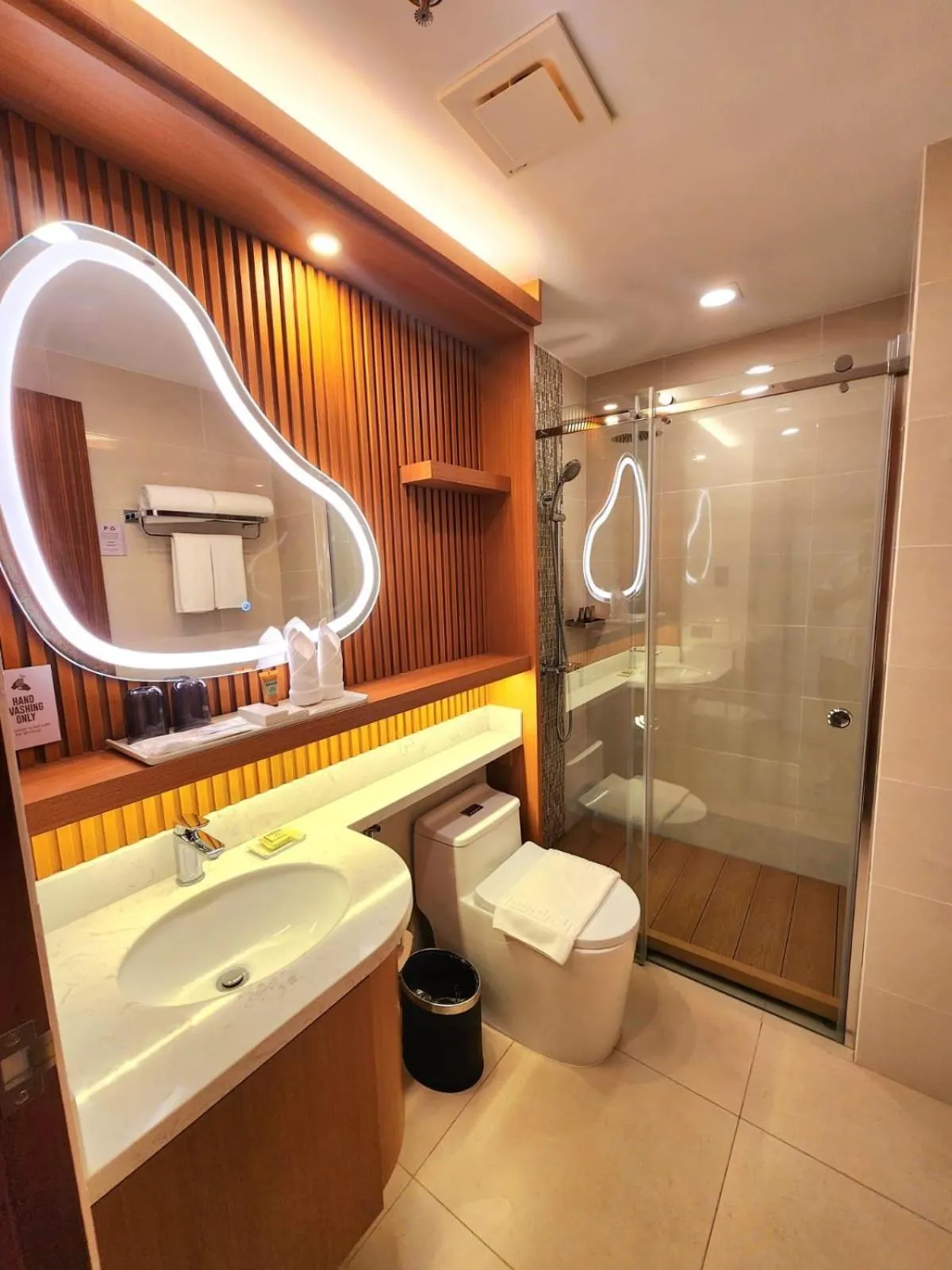 Bathroom in Cebu One Tectona Resort Hotel