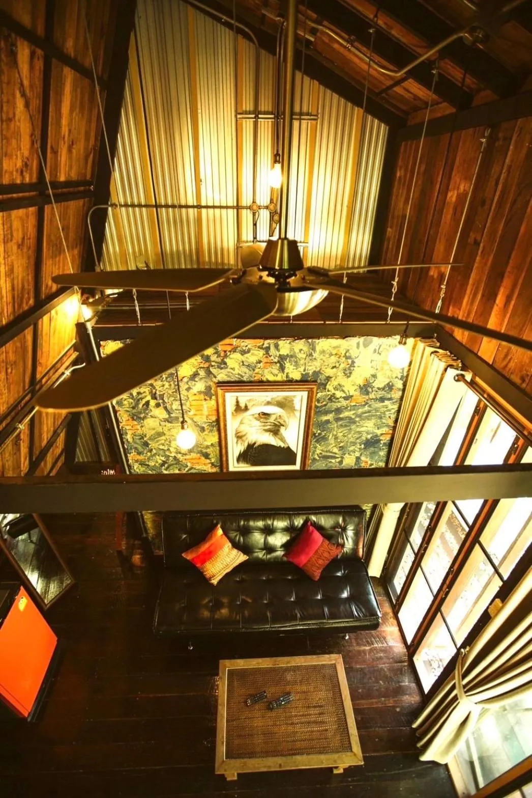 Photo of the whole room, Bed in Voraman B-One