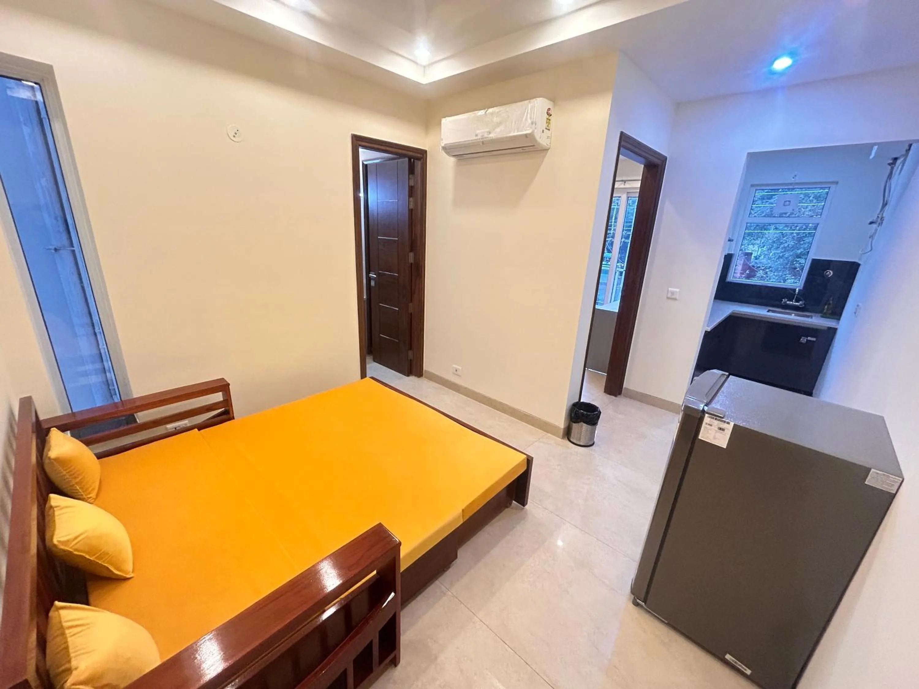 Living room, Bed in Lime Tree 1BHK Serviced Apartment - Medanta Medicity, Gurgaon
