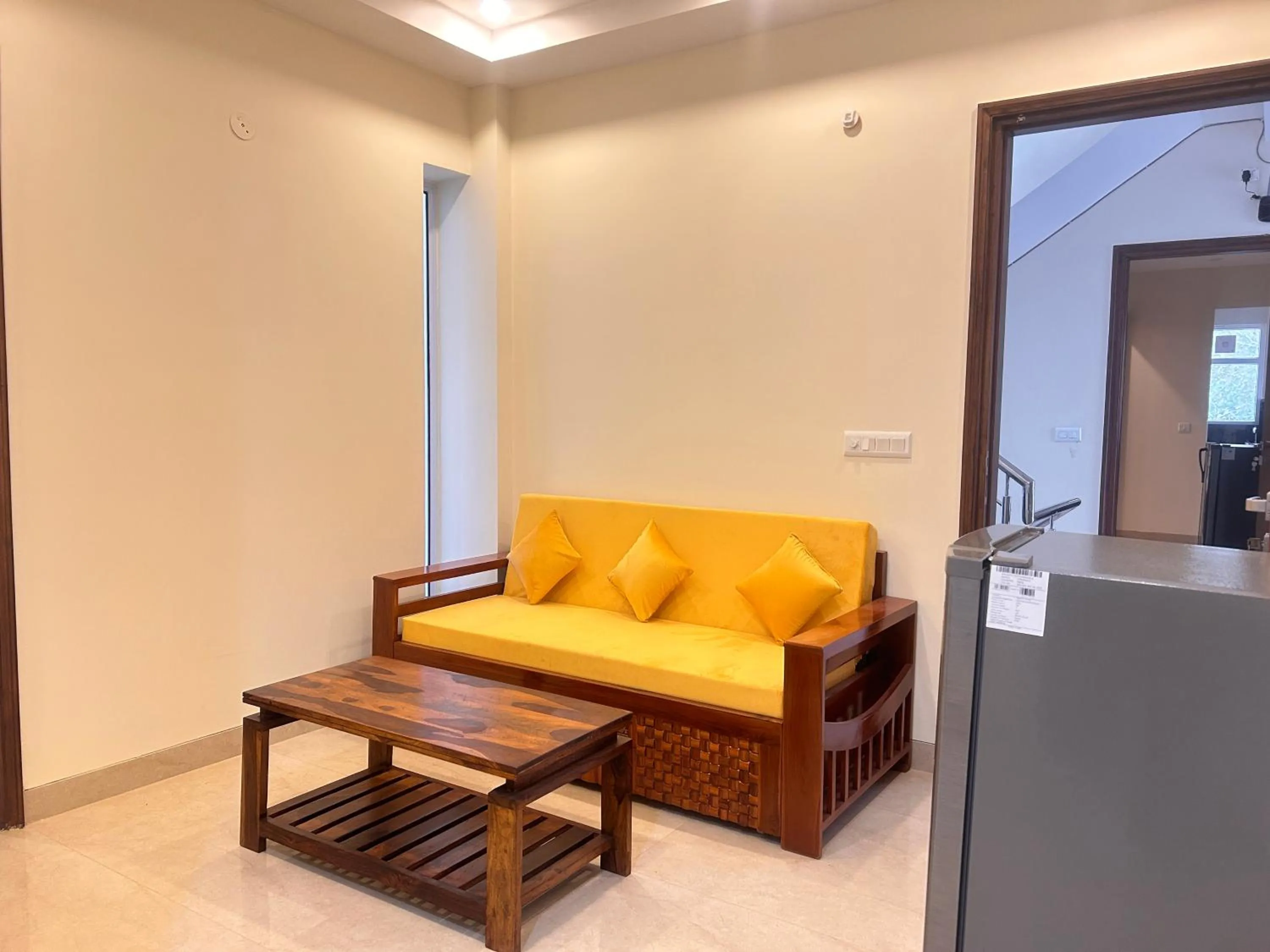 Living room in Lime Tree 1BHK Serviced Apartment - Medanta Medicity, Gurgaon