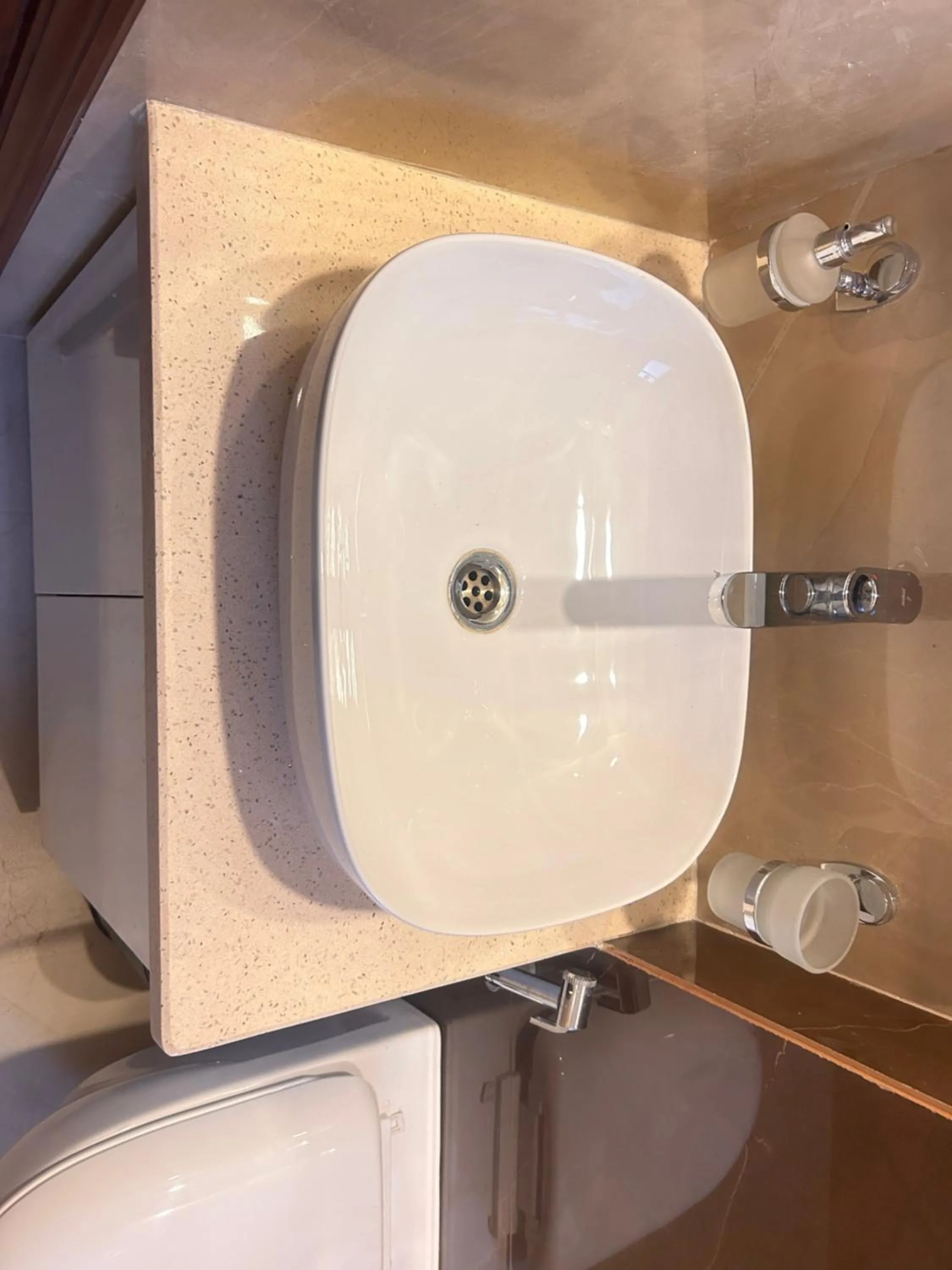Bathroom in Lime Tree 1BHK Serviced Apartment - Medanta Medicity, Gurgaon