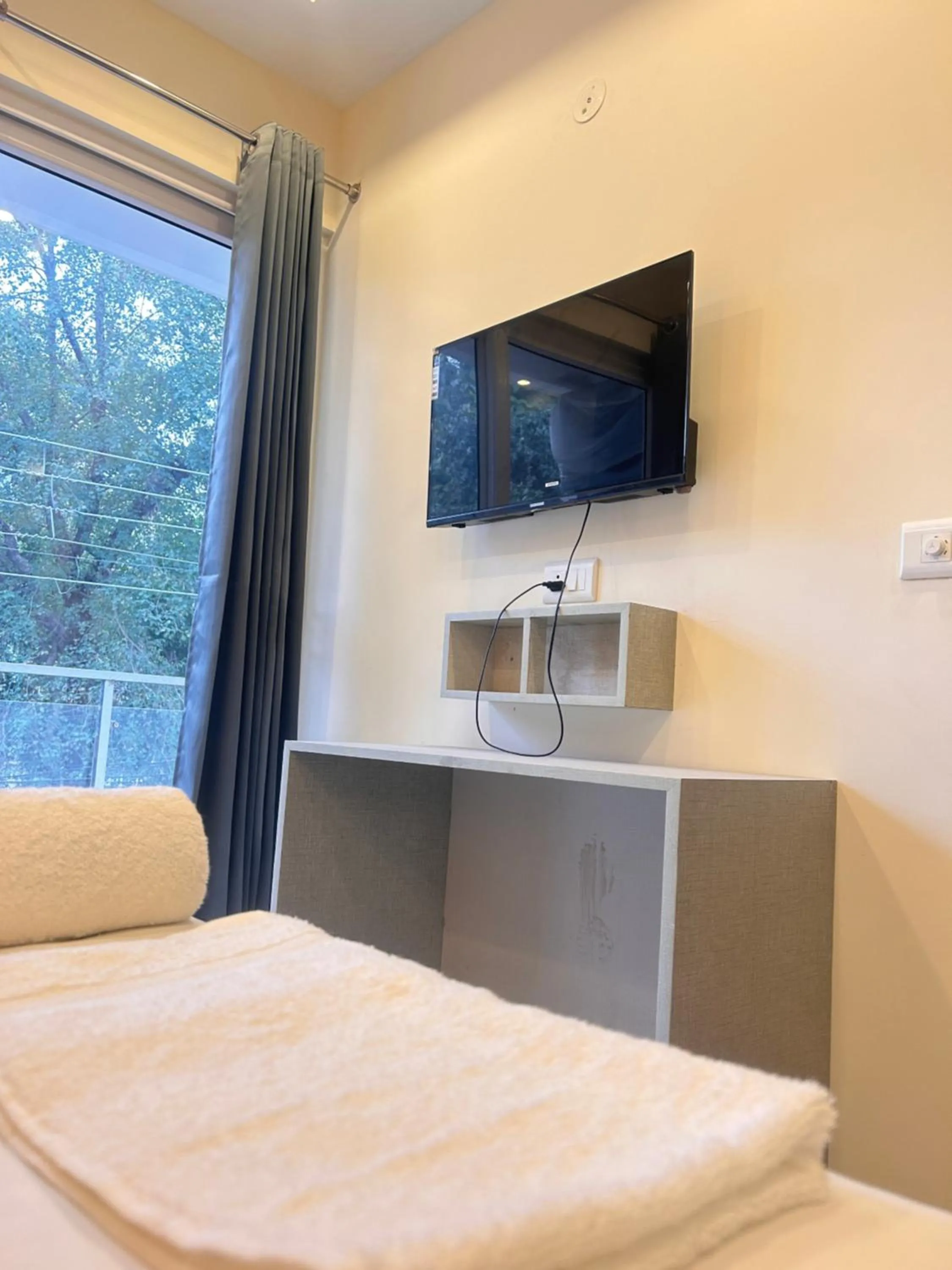 Bed in Lime Tree 1BHK Serviced Apartment - Medanta Medicity, Gurgaon