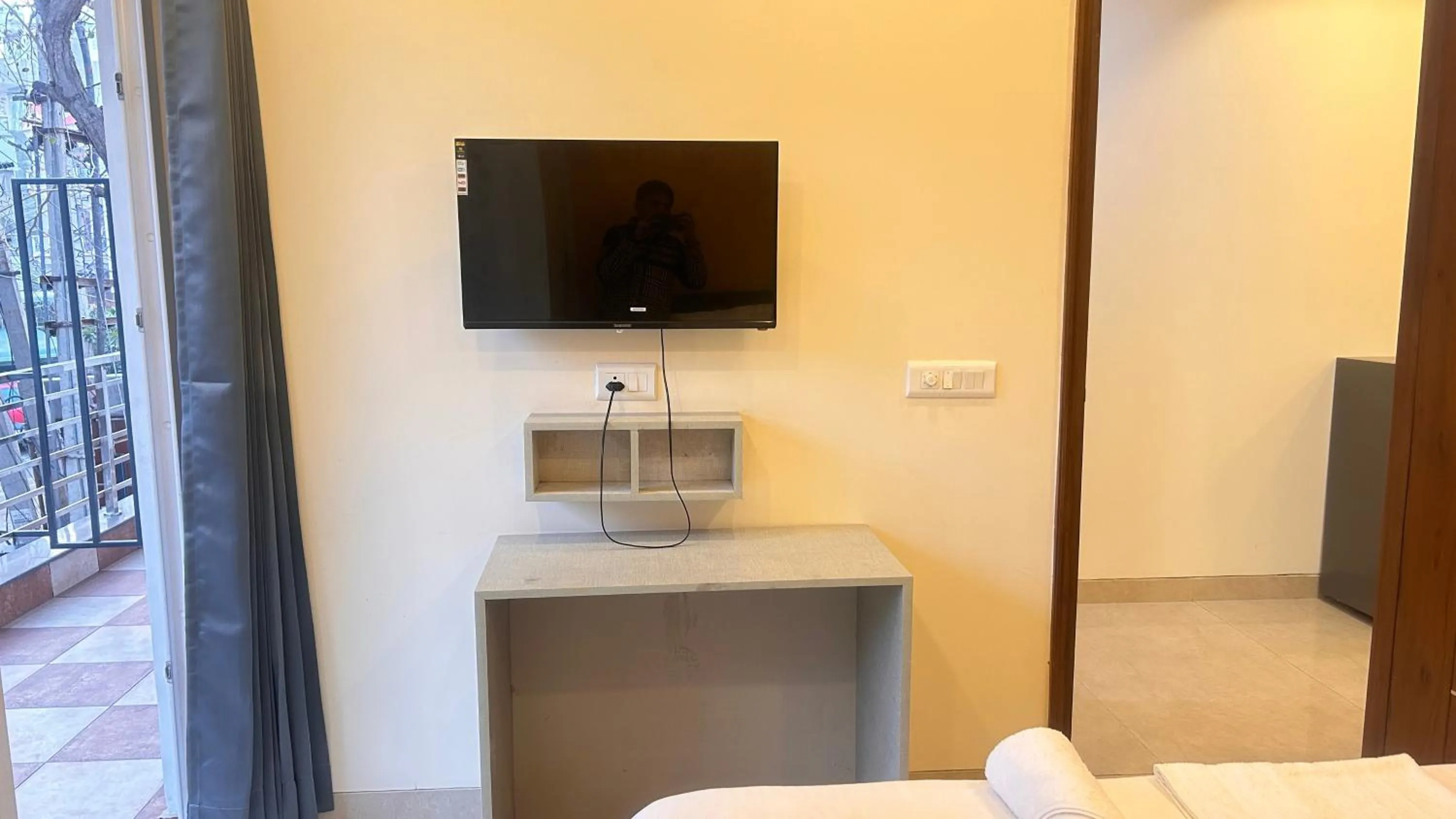 TV and multimedia in Lime Tree 1BHK Serviced Apartment - Medanta Medicity, Gurgaon