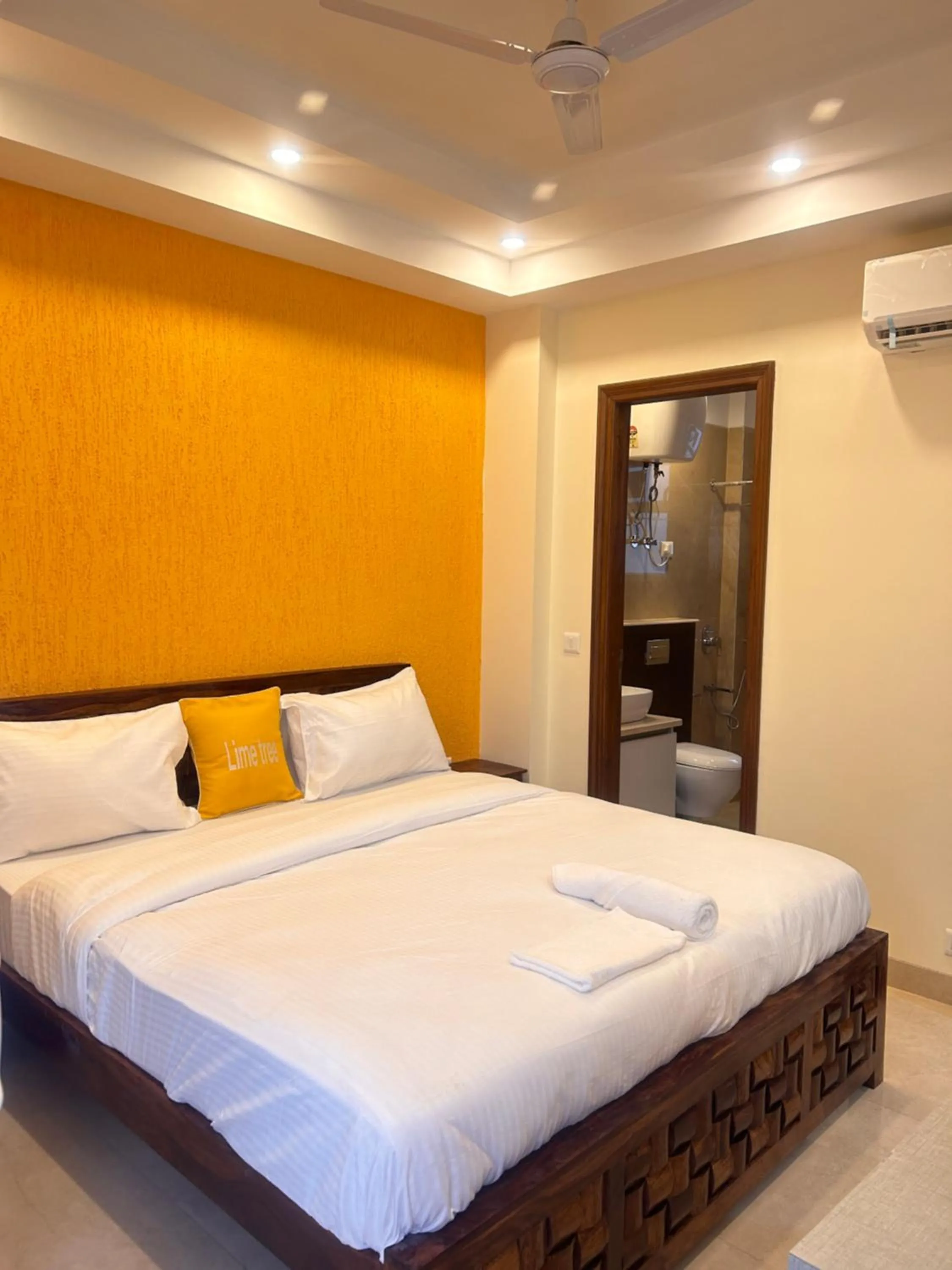 Property building, Bed in Lime Tree 1BHK Serviced Apartment - Medanta Medicity, Gurgaon