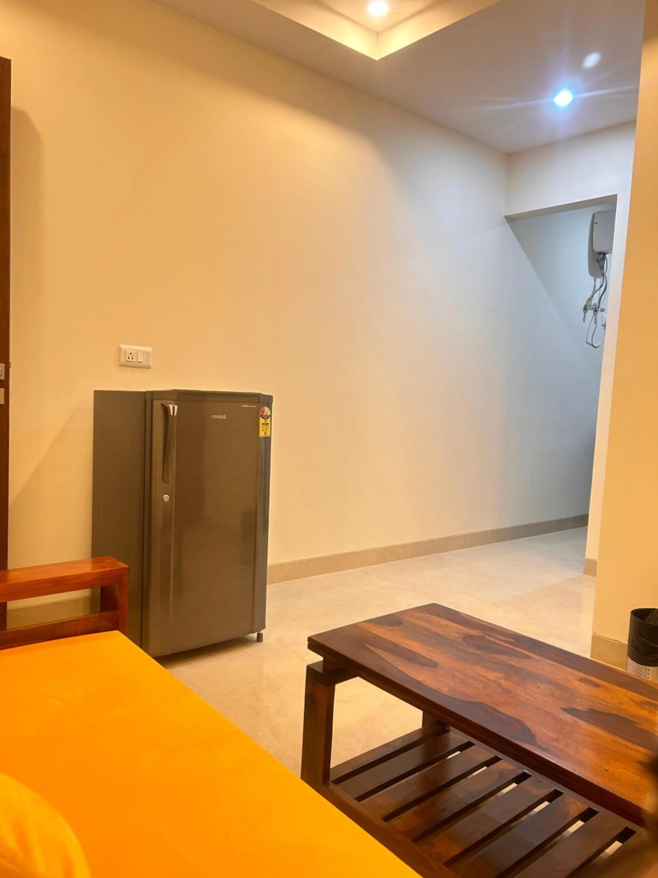 Living room, Bed in Lime Tree 1BHK Serviced Apartment - Medanta Medicity, Gurgaon