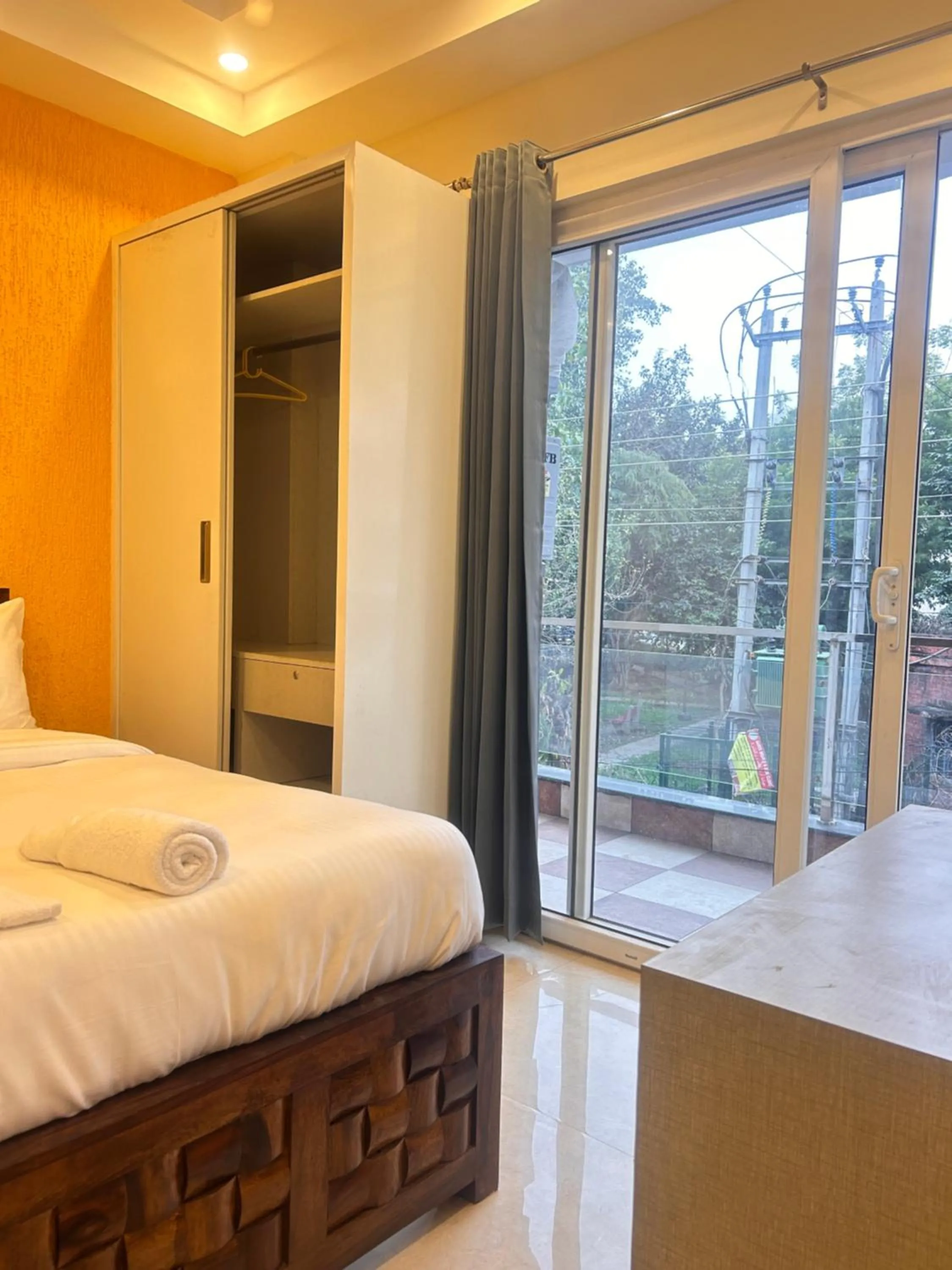 Property building, Bed in Lime Tree 1BHK Serviced Apartment - Medanta Medicity, Gurgaon