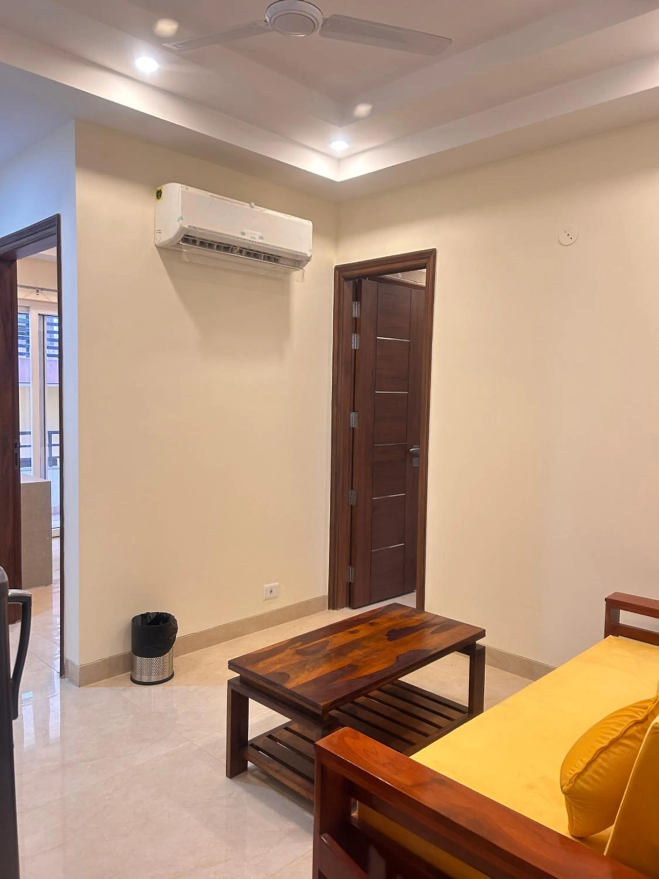 Living room in Lime Tree 1BHK Serviced Apartment - Medanta Medicity, Gurgaon