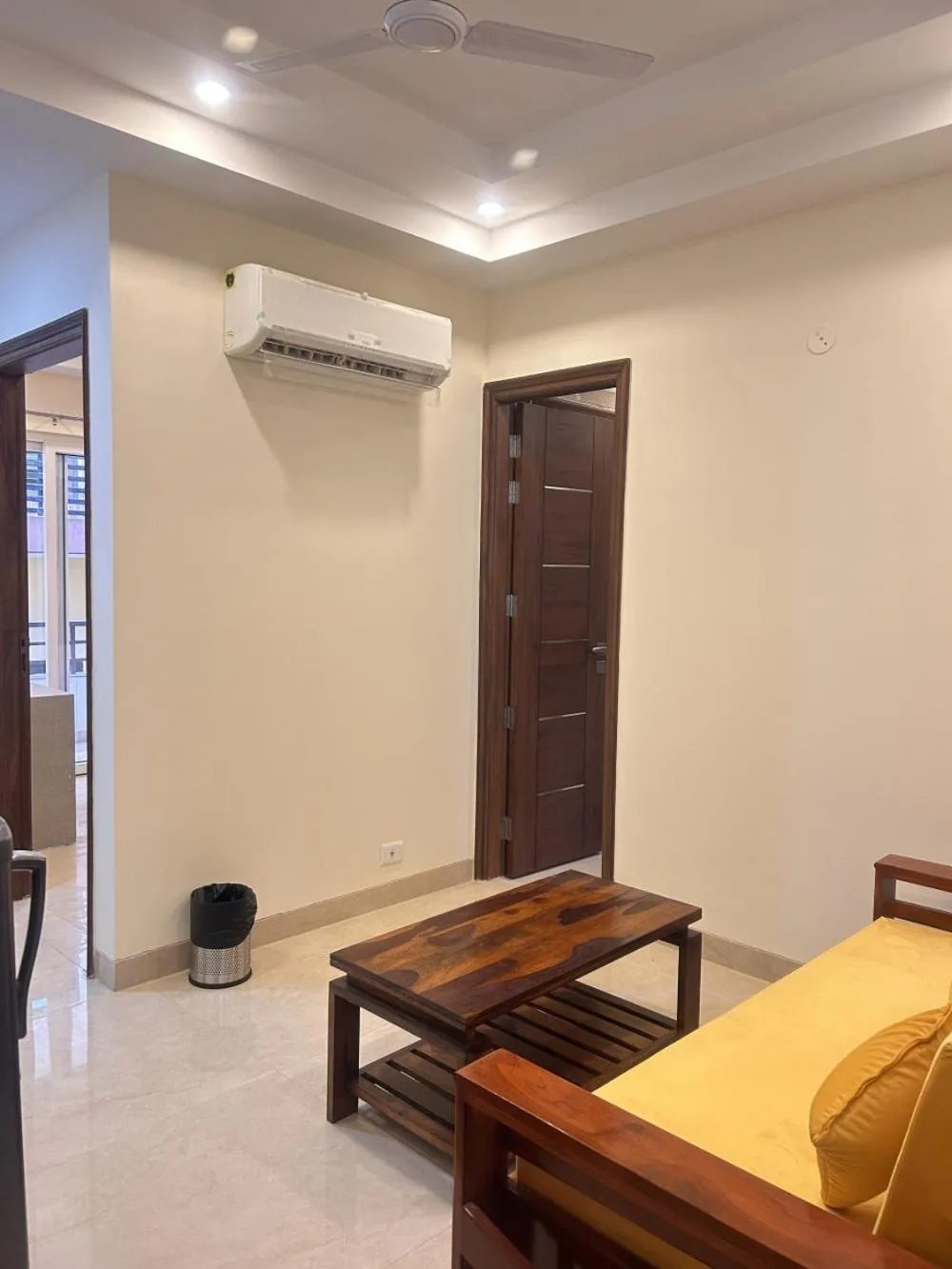 Living room in Lime Tree 1BHK Serviced Apartment - Medanta Medicity, Gurgaon
