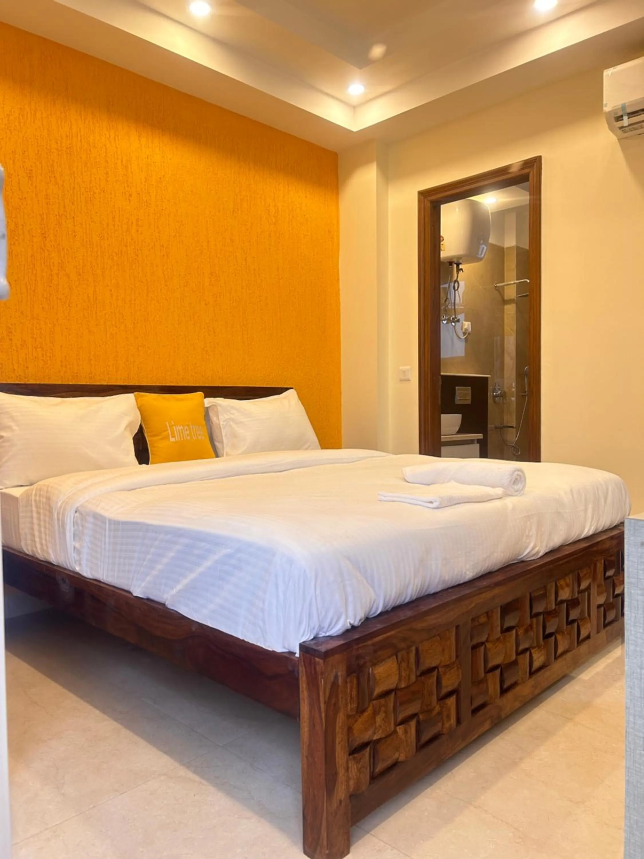 Property building, Bed in Lime Tree 1BHK Serviced Apartment - Medanta Medicity, Gurgaon